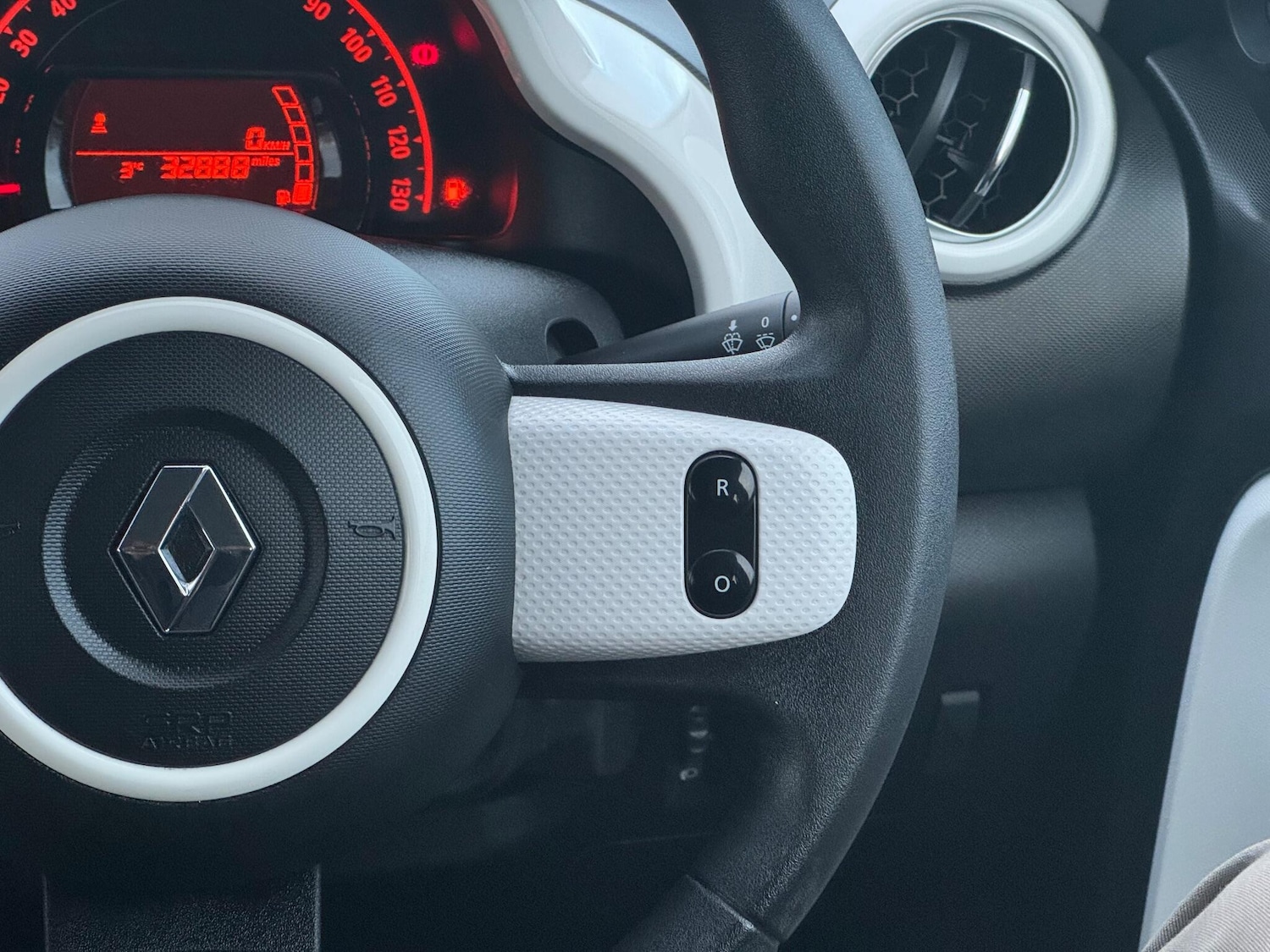 Used Renault Twingo 2018 for sale - 76840735: Photo 31