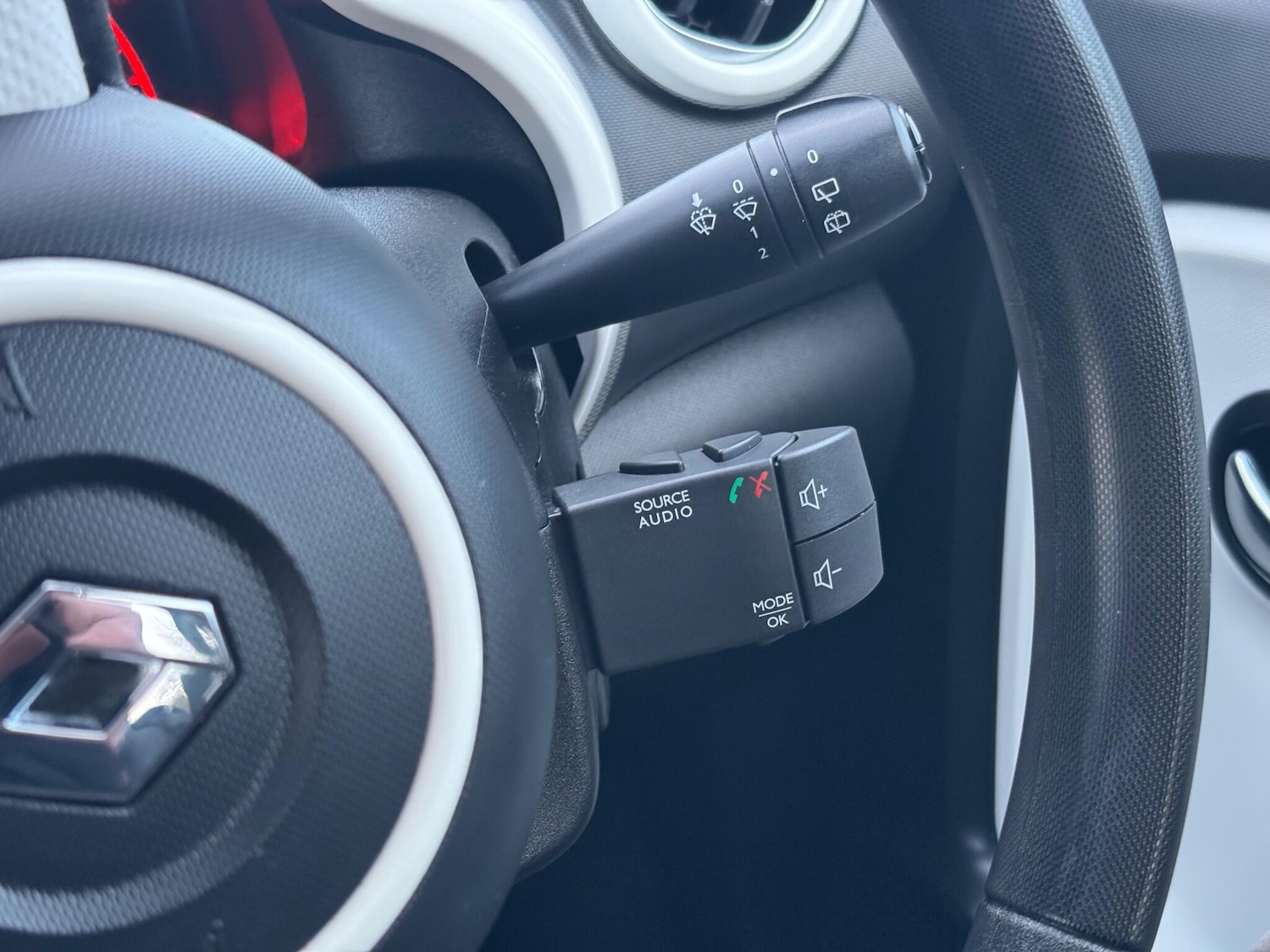 Used Renault Twingo 2018 for sale - 76840735: Photo 34