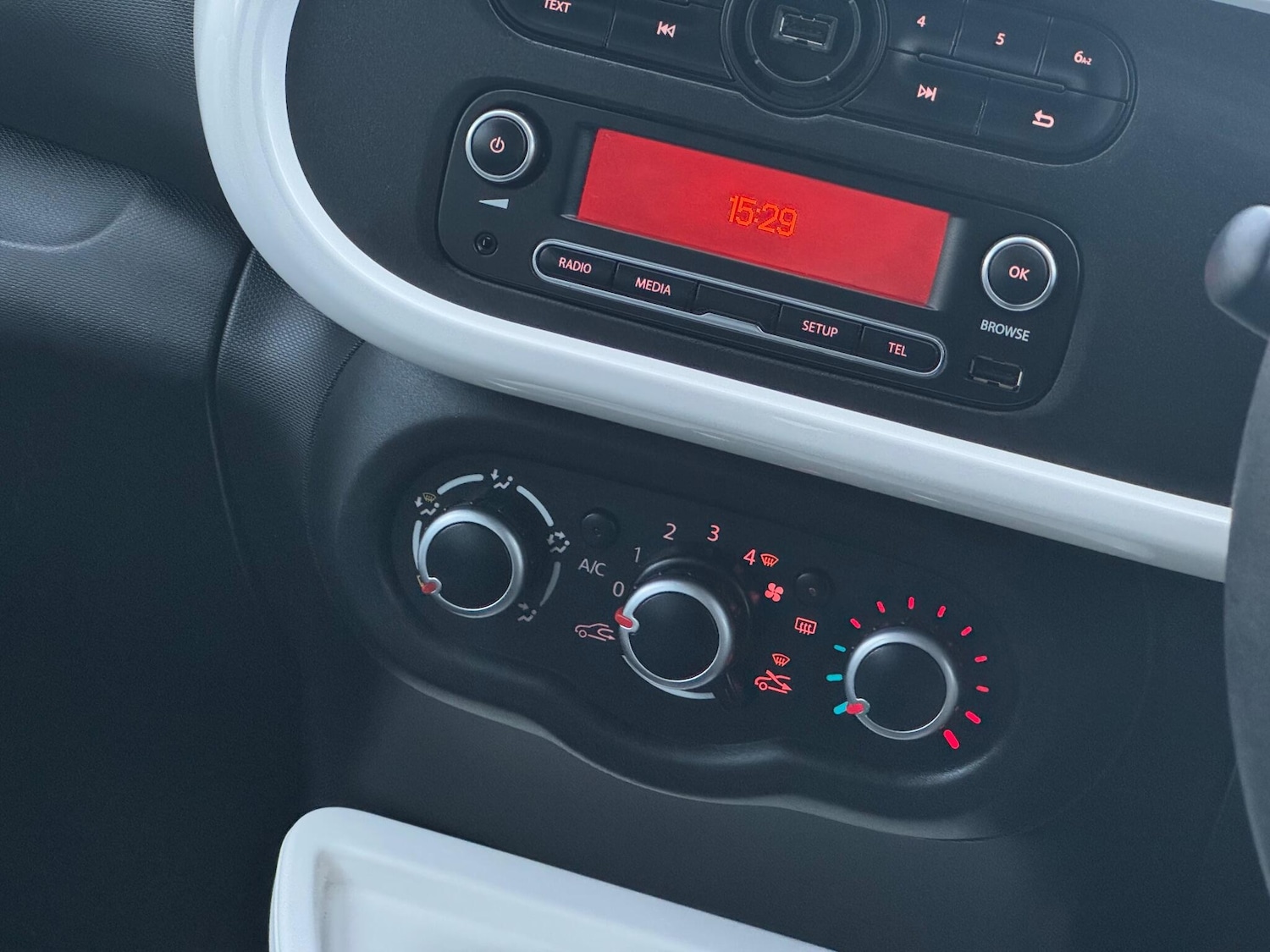 Used Renault Twingo 2018 for sale - 76840735: Photo 40