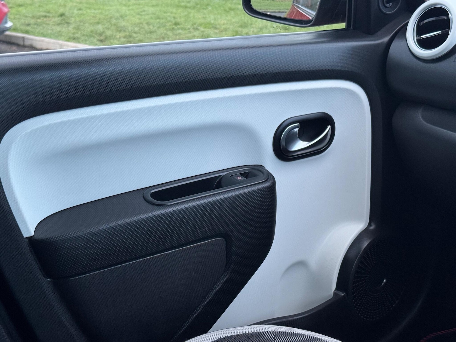 Used Renault Twingo 2018 for sale - 76840735: Photo 42