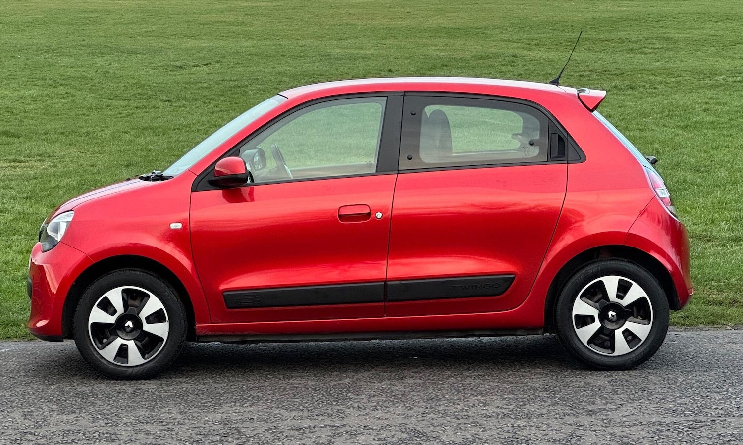 Used Renault Twingo 2018 for sale - 76840735: Photo 7