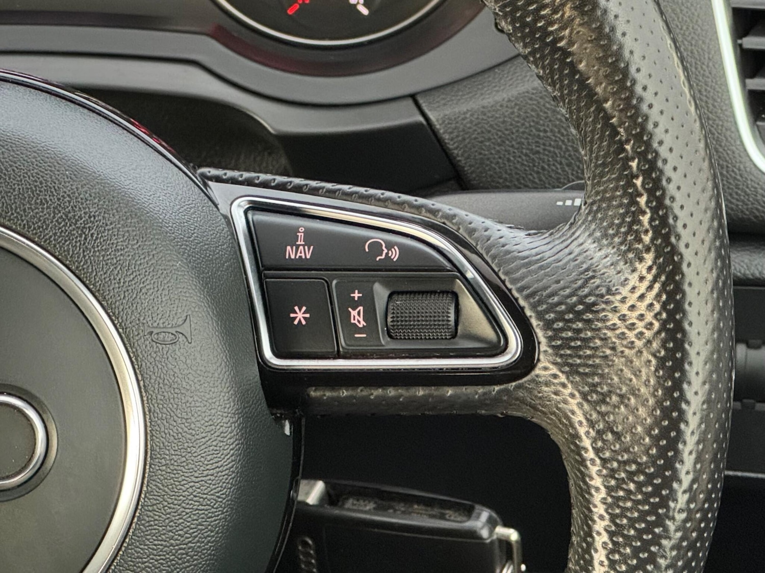 Used Audi Q3 2014 for sale - 76840729: Photo 38