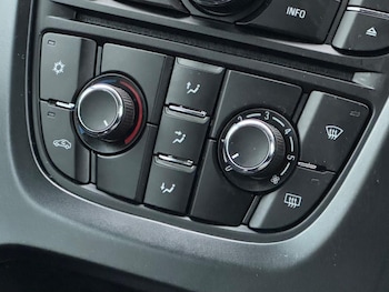 Used Vauxhall Astra 2013 for sale - 76840748: Photo