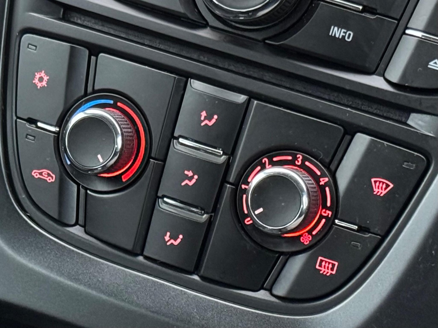 Used Vauxhall Astra 2013 for sale - 76840748: Photo 39