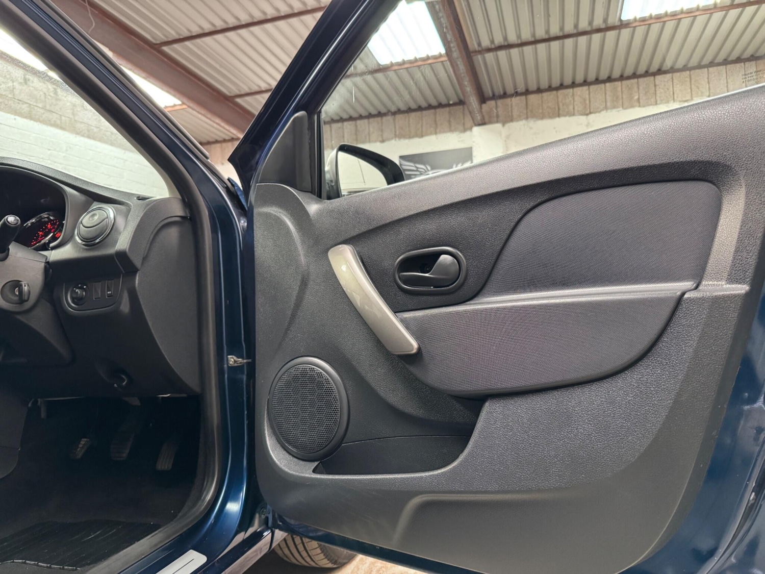 Used Dacia Sandero 2015 for sale - 76840728: Photo 18