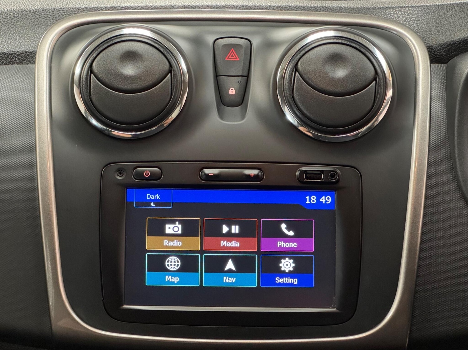 Used Dacia Sandero 2015 for sale - 76840728: Photo 2