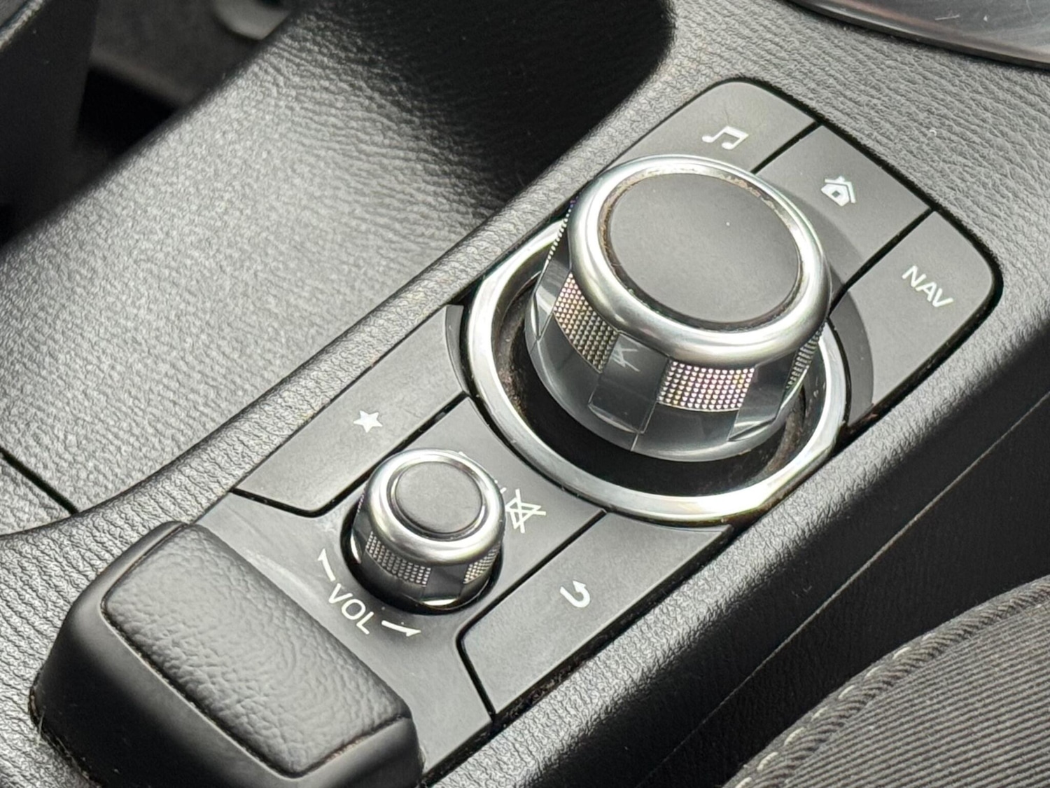 Used Mazda Mazda2 2018 for sale - 76840747: Photo 4