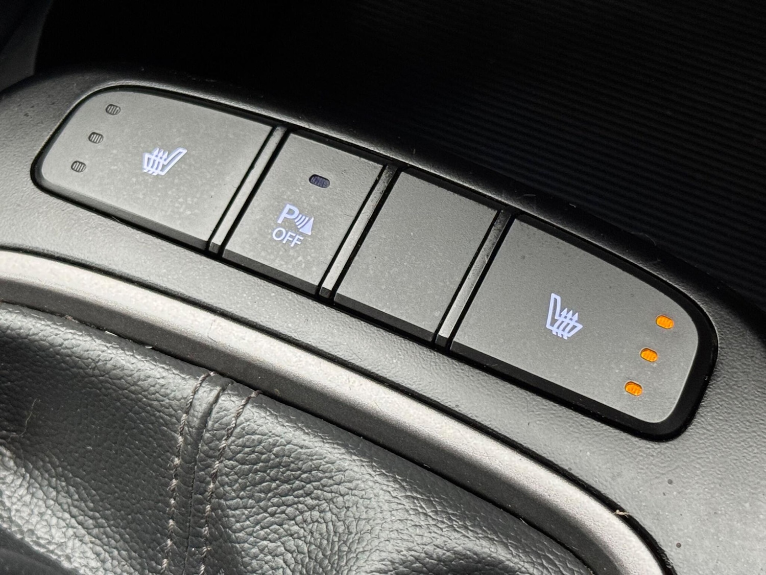 Used Hyundai Santa Fe for sale - 77808776: Photo 4