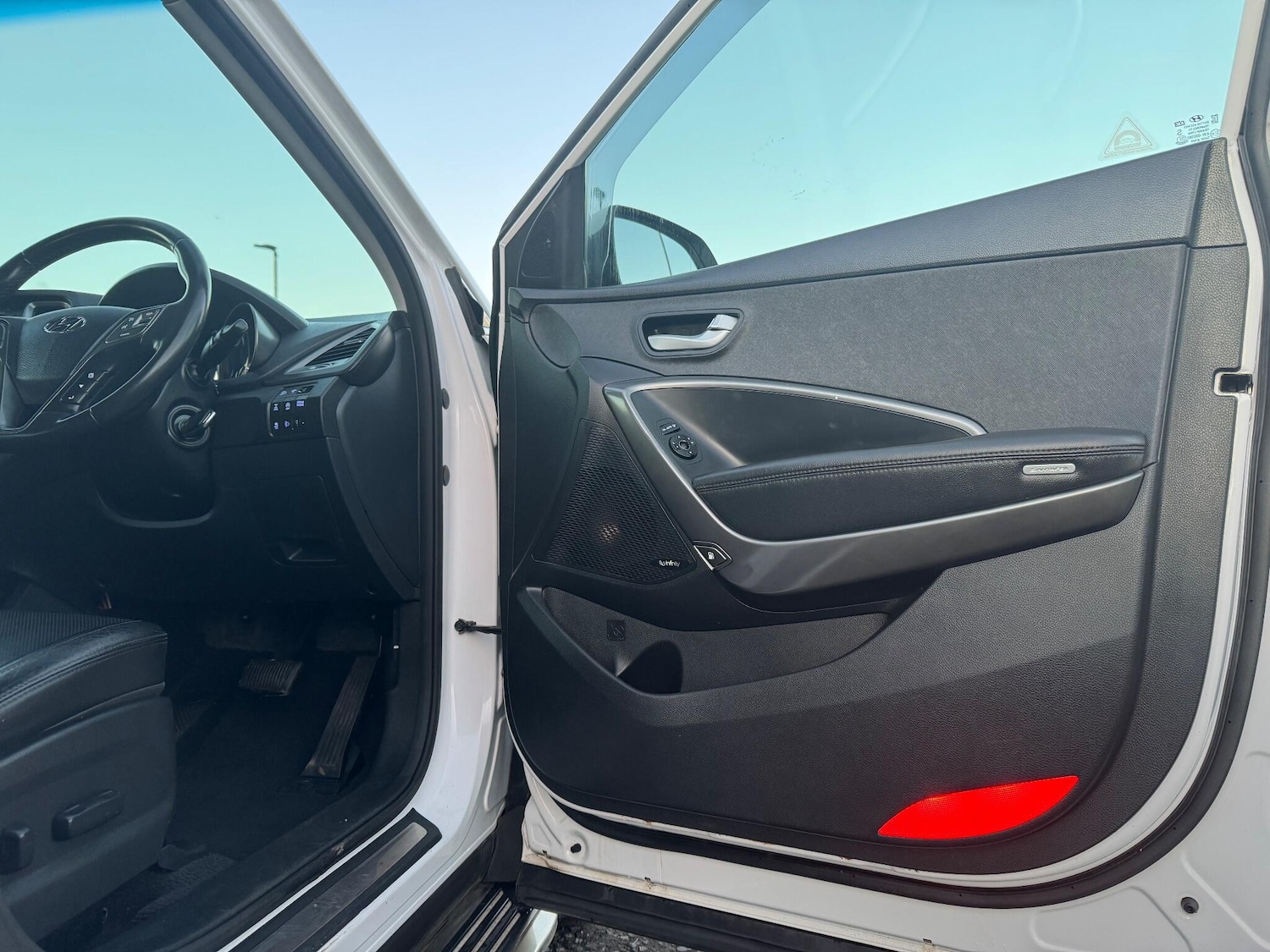 Used Hyundai Santa Fe 2017 for sale - 76840737: Photo 23