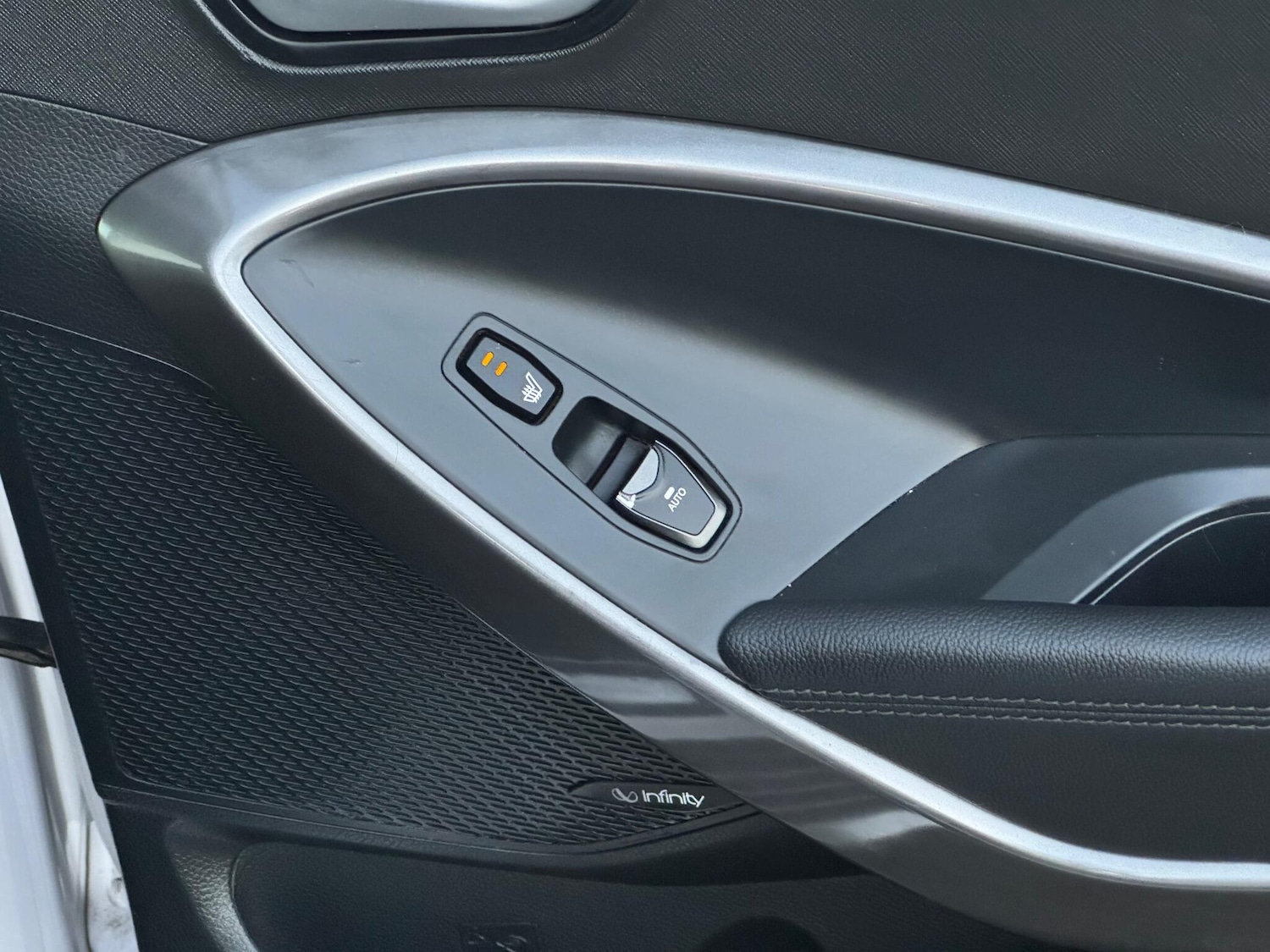 Used Hyundai Santa Fe 2017 for sale - 76840737: Photo 33