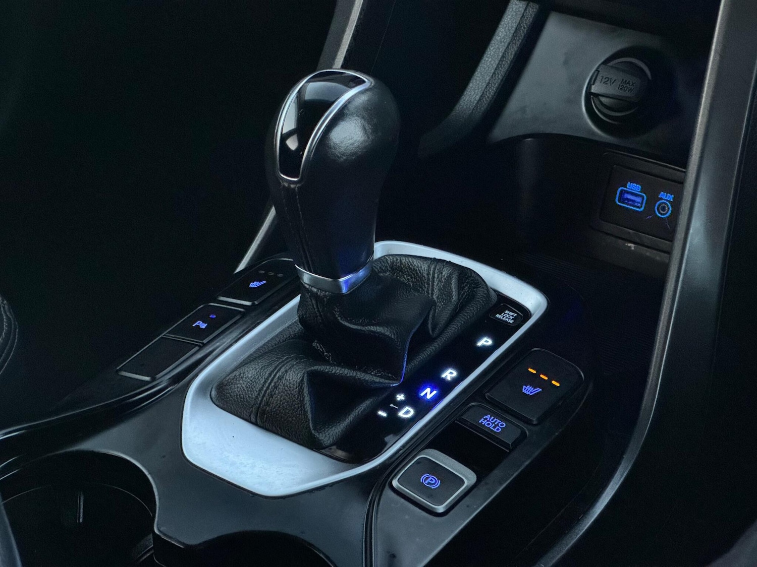 Used Hyundai Santa Fe 2017 for sale - 76840737: Photo 4