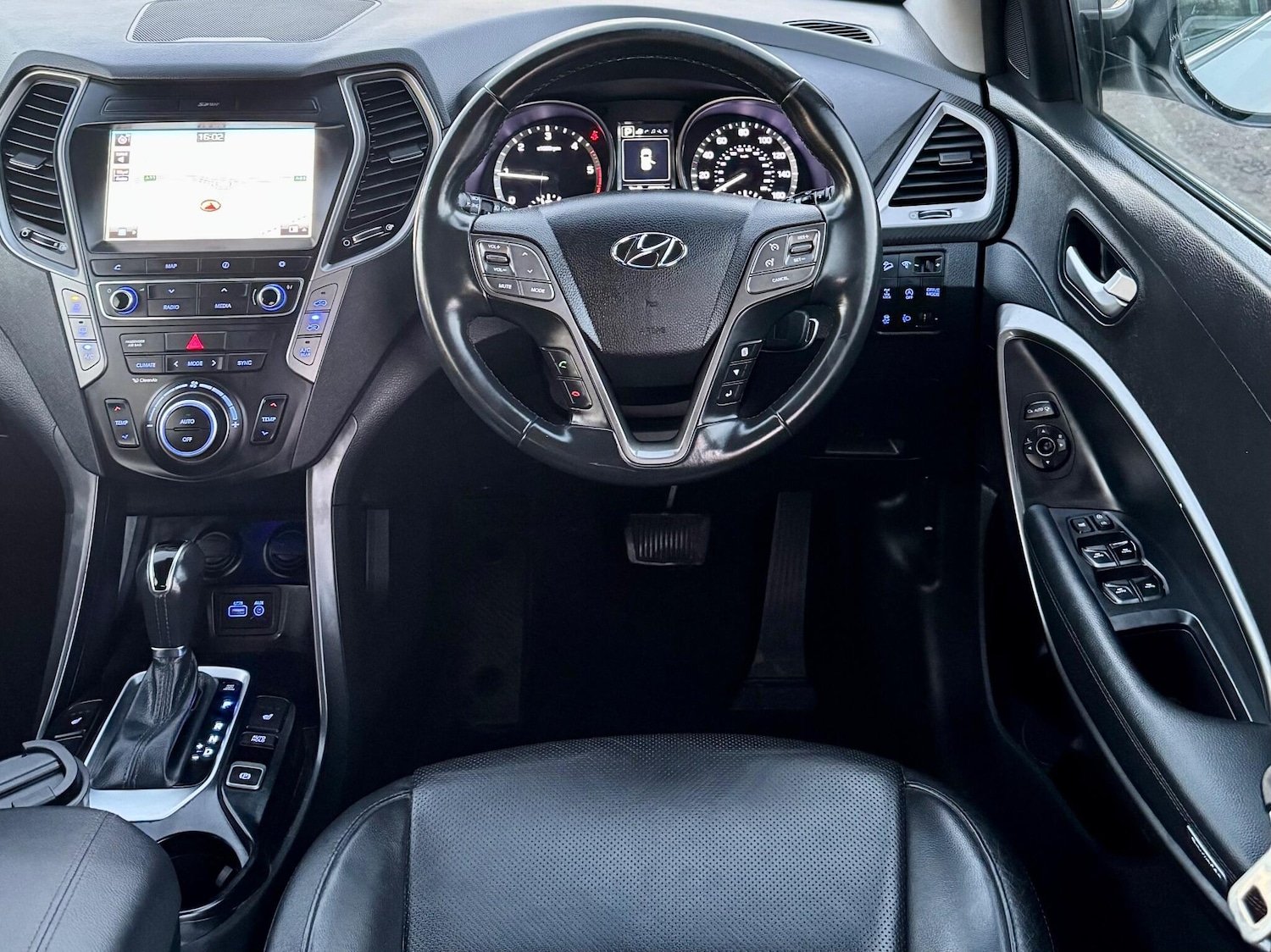 Used Hyundai Santa Fe 2017 for sale - 76840737: Photo 40