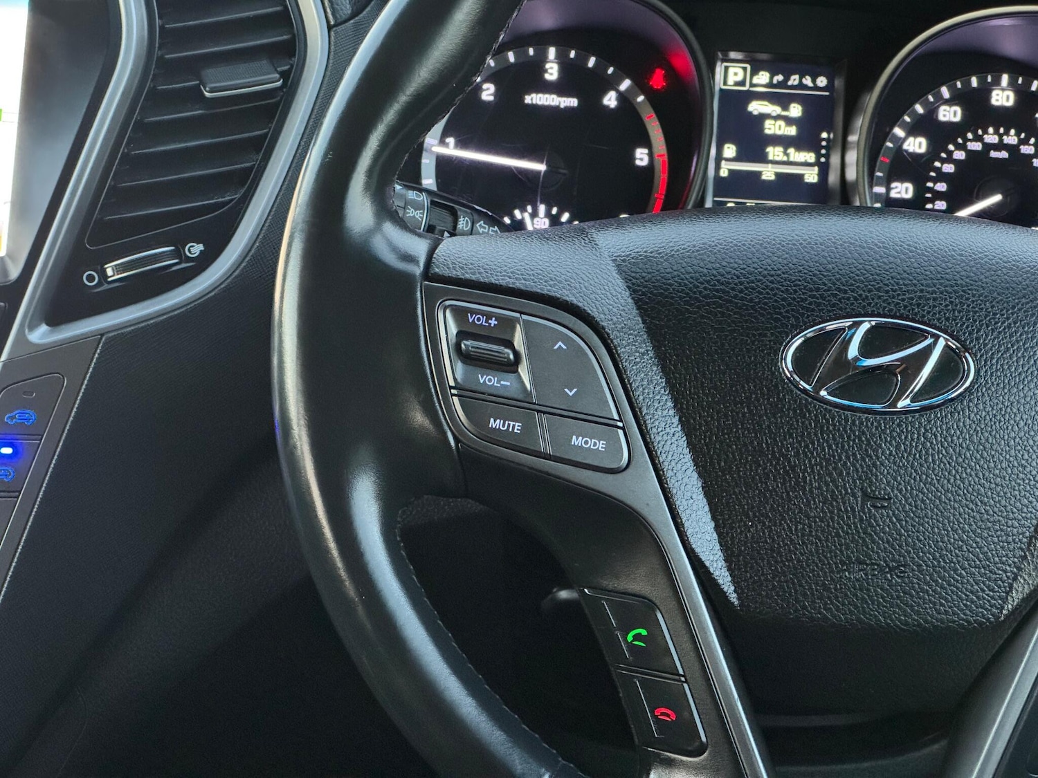 Used Hyundai Santa Fe 2017 for sale - 76840737: Photo 42