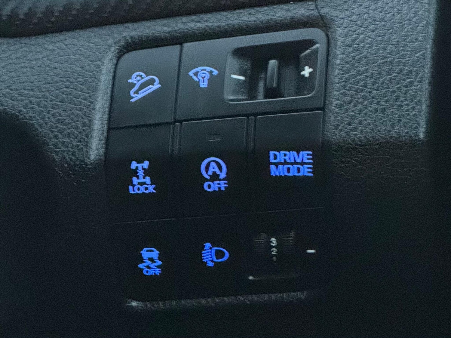 Used Hyundai Santa Fe 2017 for sale - 76840737: Photo 47