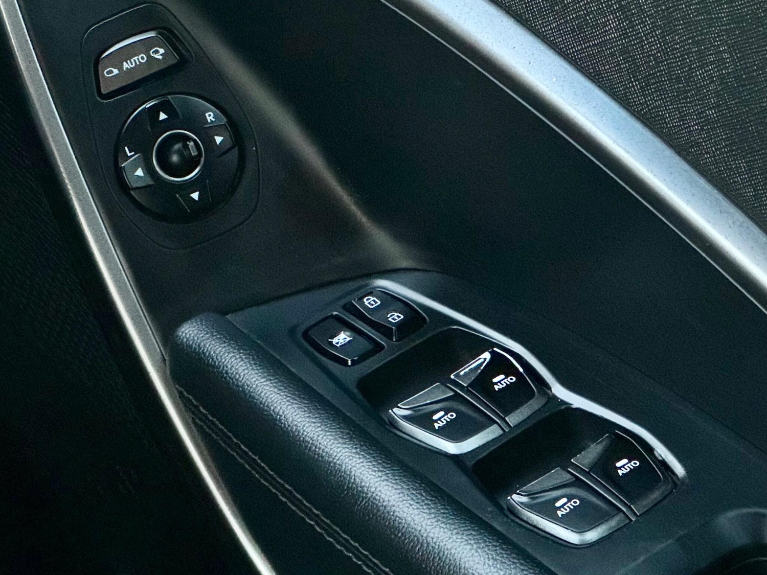 Used Hyundai Santa Fe 2017 for sale - 76840737: Photo 48