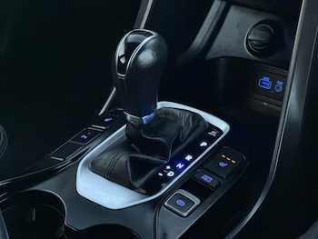 Used Hyundai Santa Fe 2017 for sale - 76840737: Photo