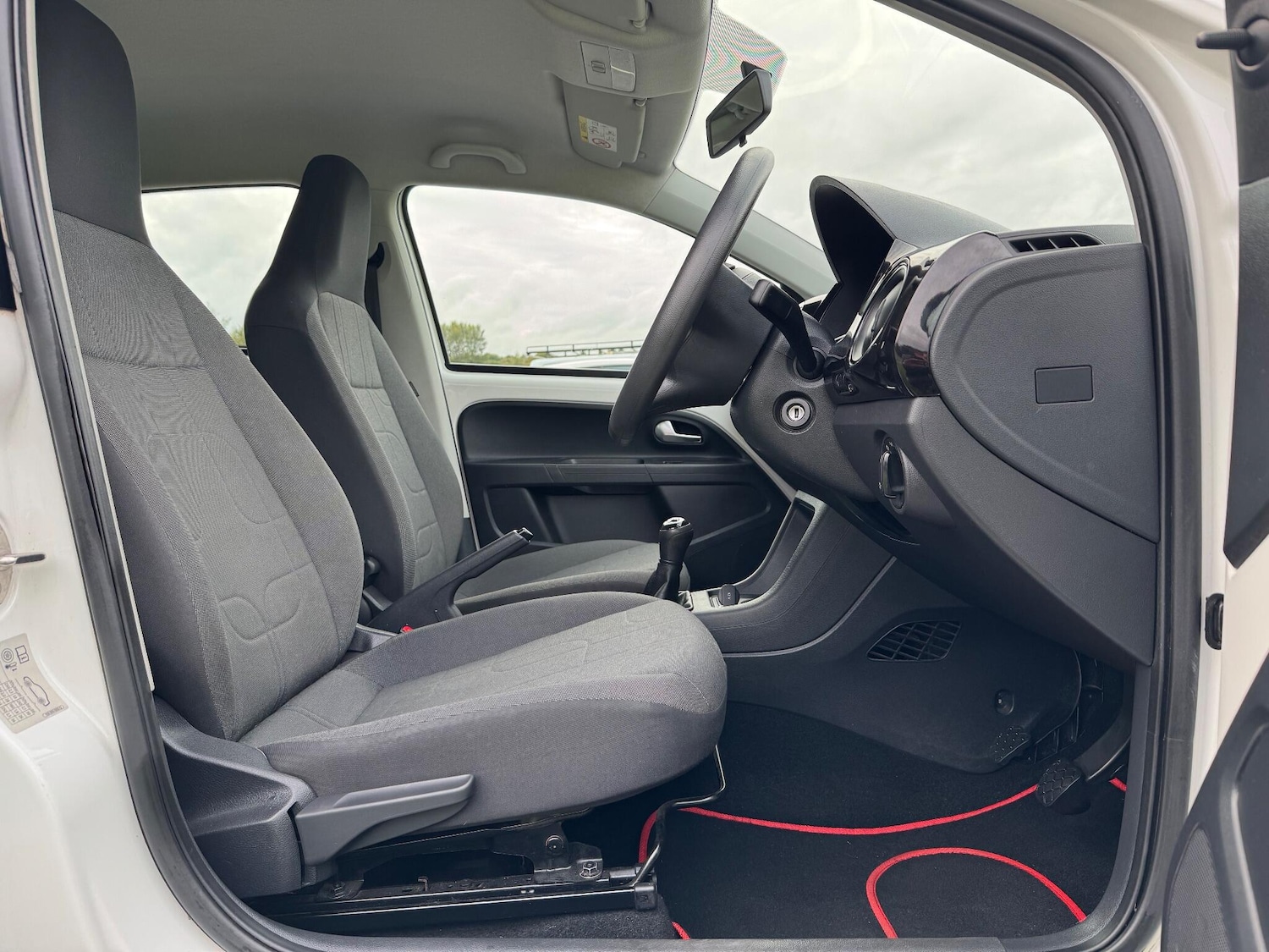 Used Volkswagen up! 2015 for sale - 76840731: Photo 24