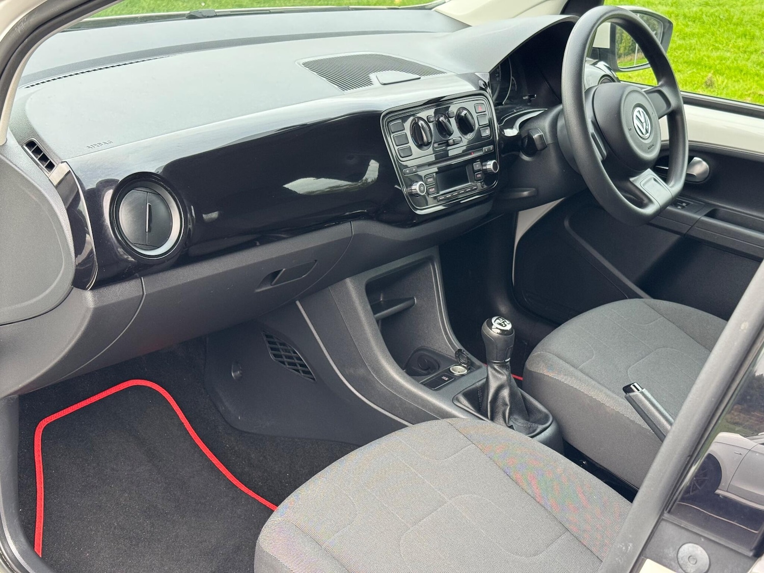 Used Volkswagen up! 2015 for sale - 76840731: Photo 27