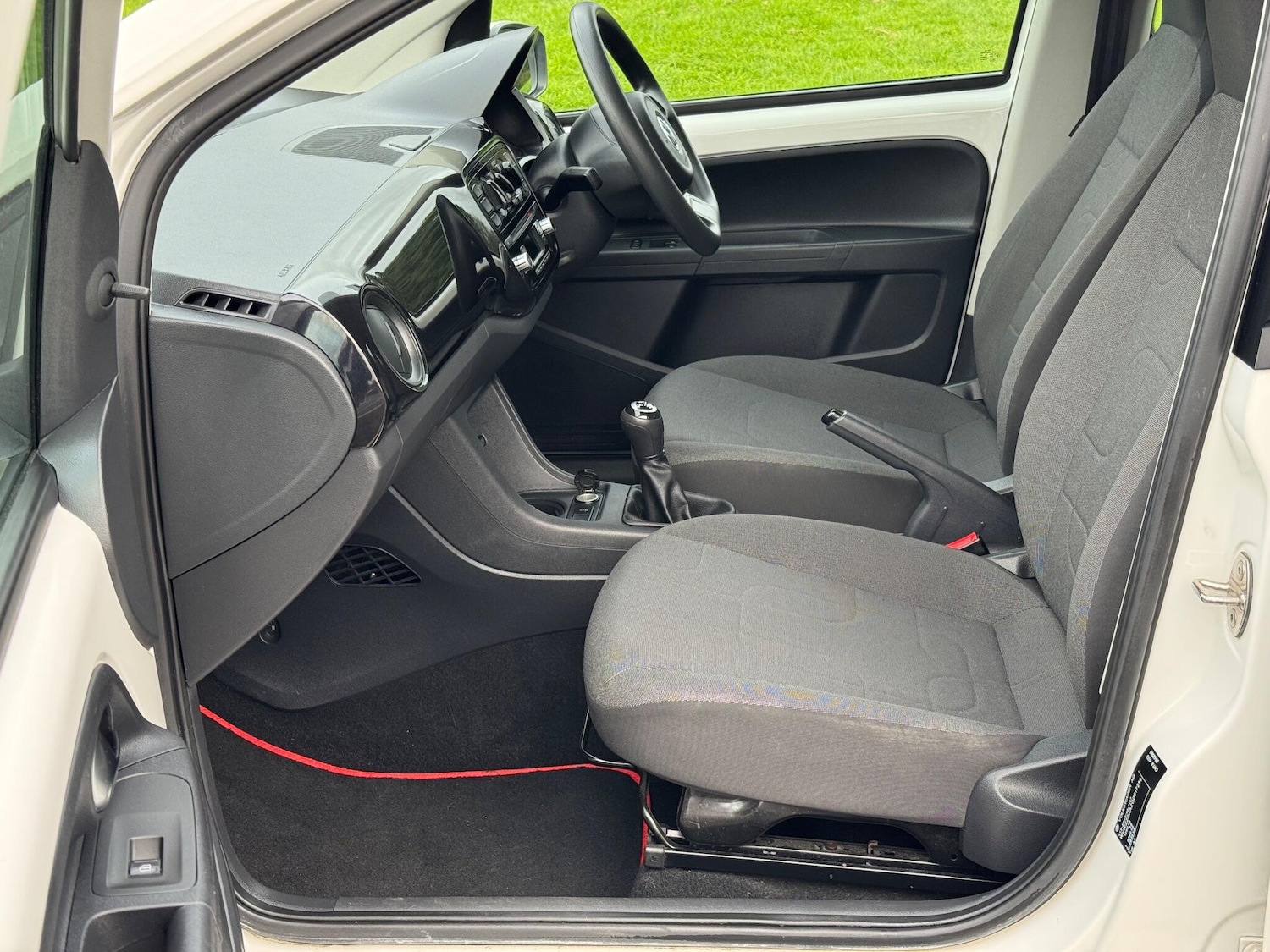 Used Volkswagen up! 2015 for sale - 76840731: Photo 28