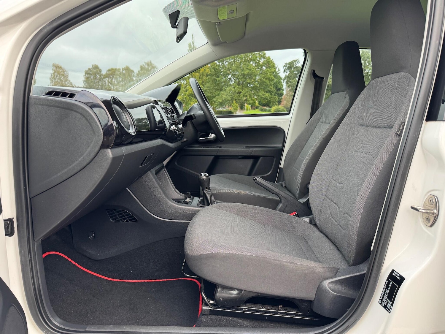 Used Volkswagen up! 2015 for sale - 76840731: Photo 29