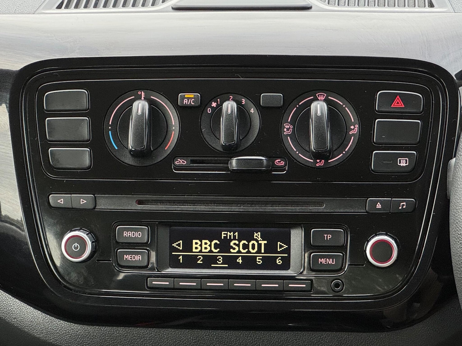 Used Volkswagen up! 2015 for sale - 76840731: Photo 41