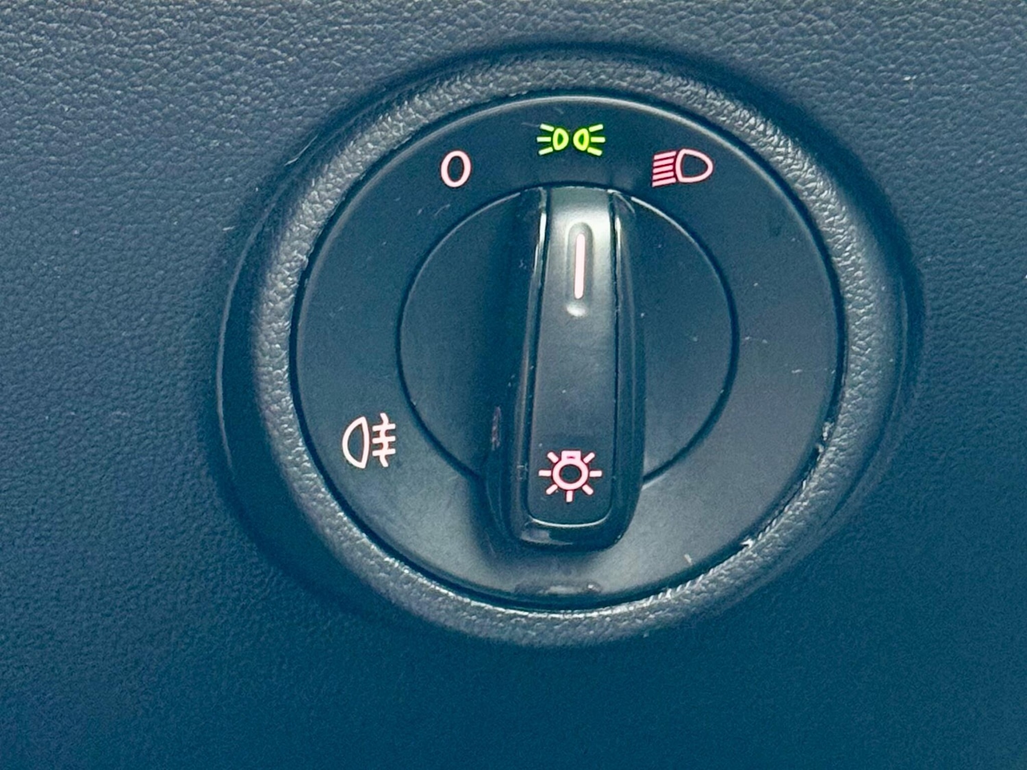 Used Volkswagen up! 2015 for sale - 76840731: Photo 43