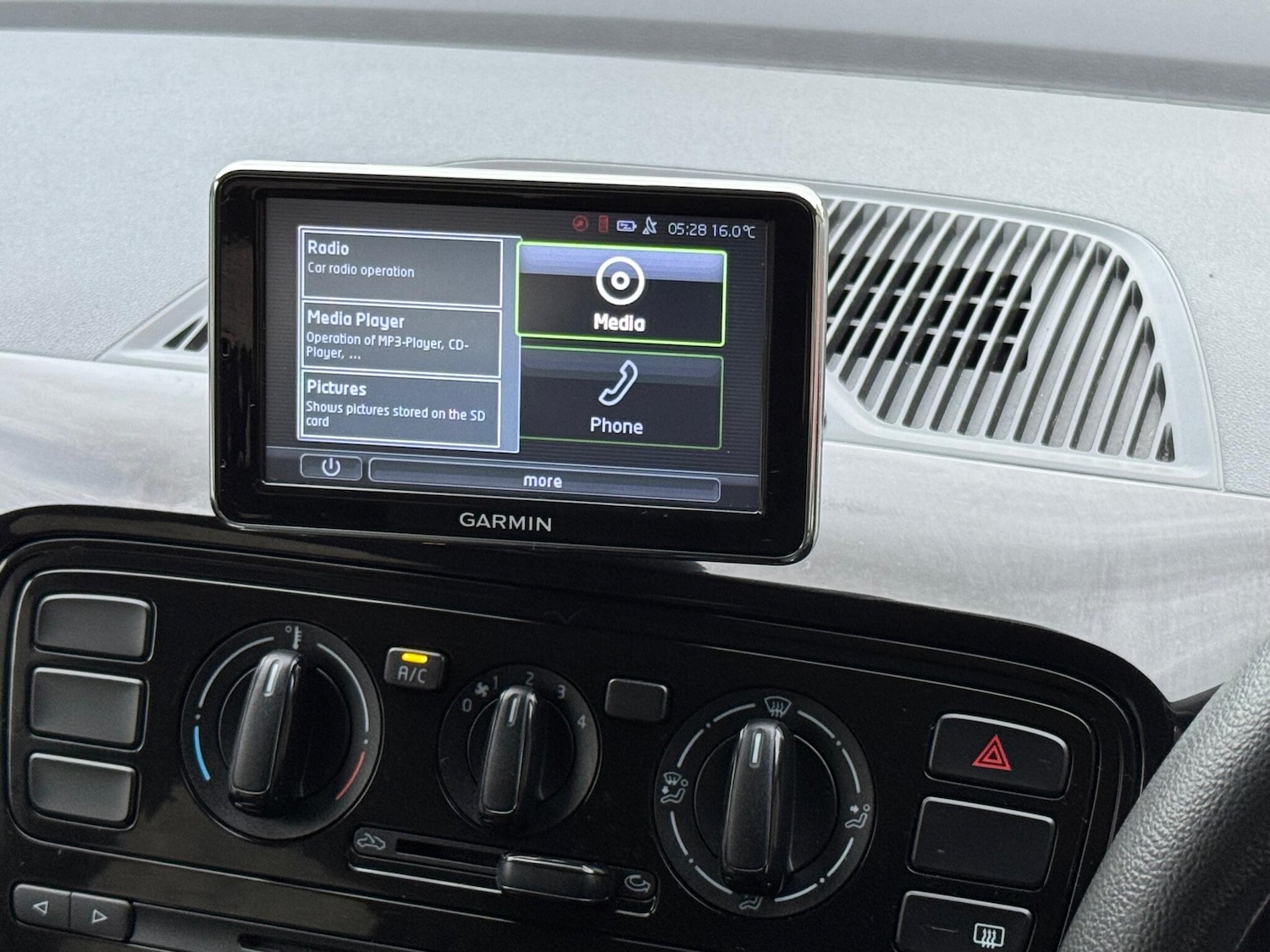 Used Volkswagen up! 2015 for sale - 76840731: Photo 48