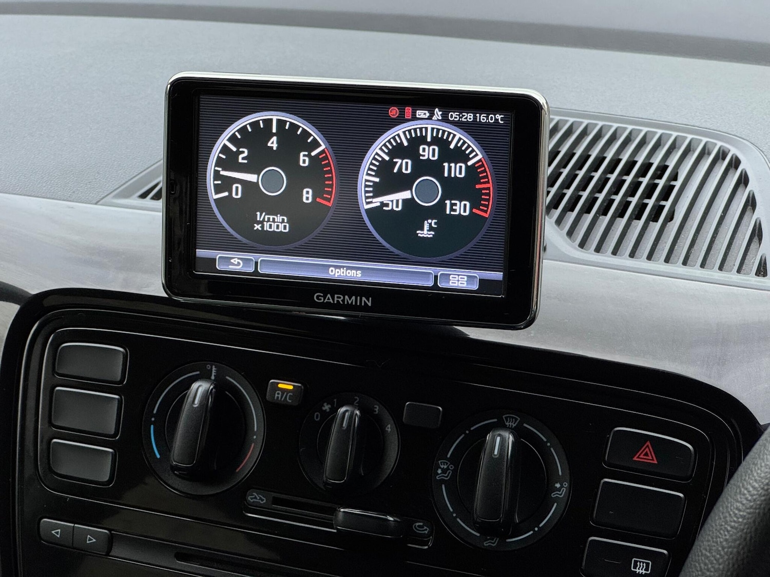 Used Volkswagen up! 2015 for sale - 76840731: Photo 49