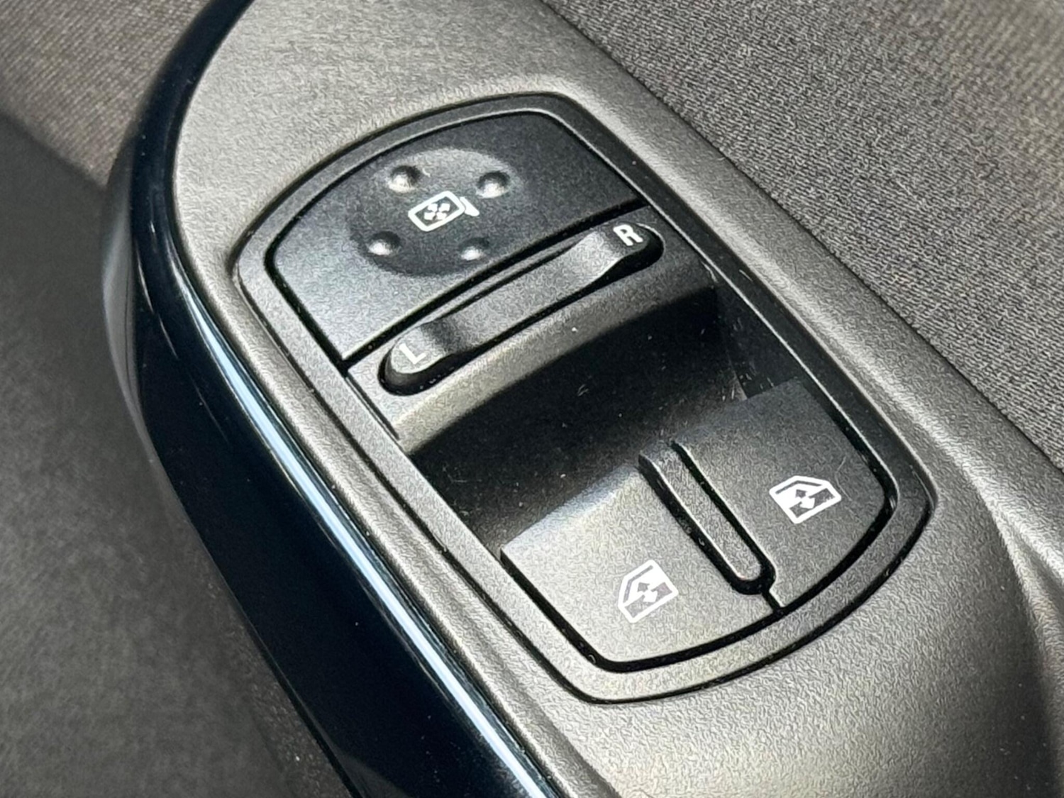 Used Vauxhall Corsa 2016 for sale - 76840738: Photo 36