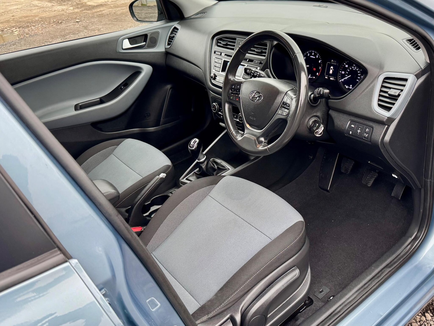 Used Hyundai i20 2015 for sale - 76840742: Photo 26