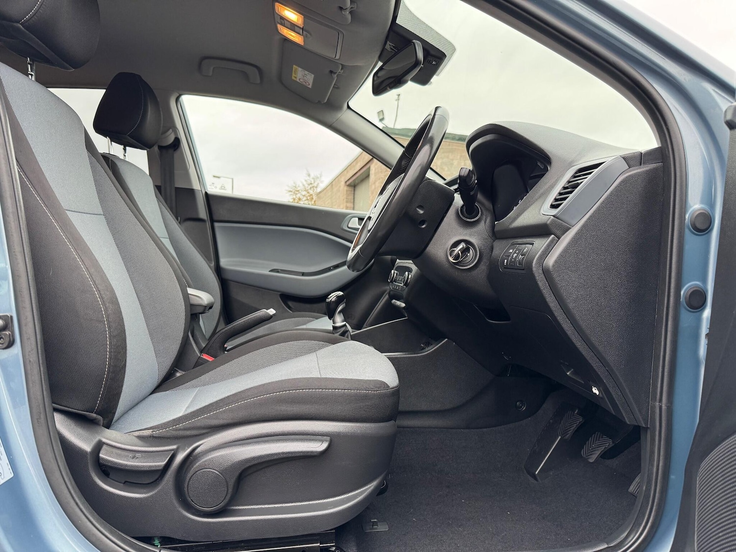 Used Hyundai i20 2015 for sale - 76840742: Photo 29