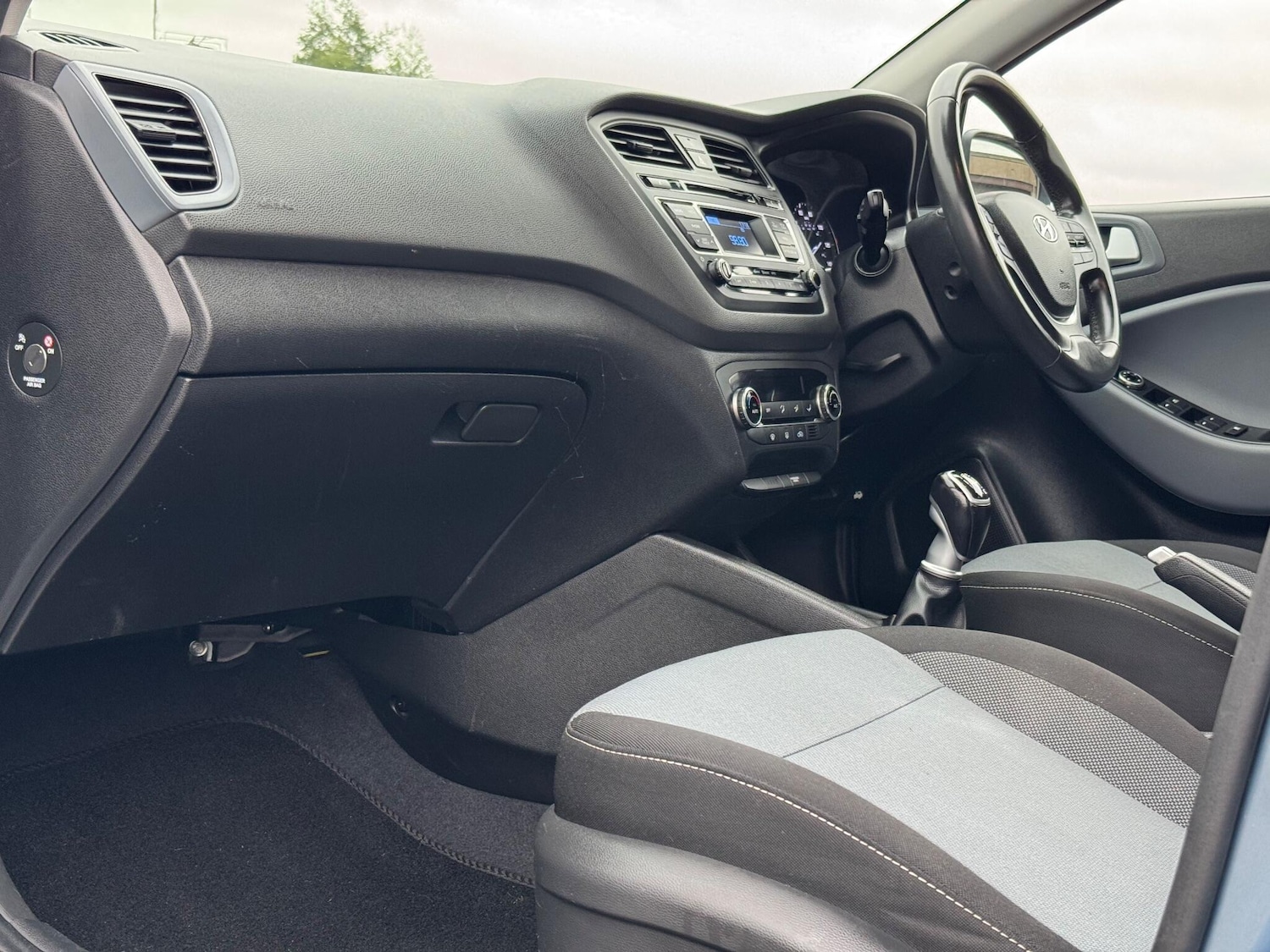 Used Hyundai i20 2015 for sale - 76840742: Photo 32