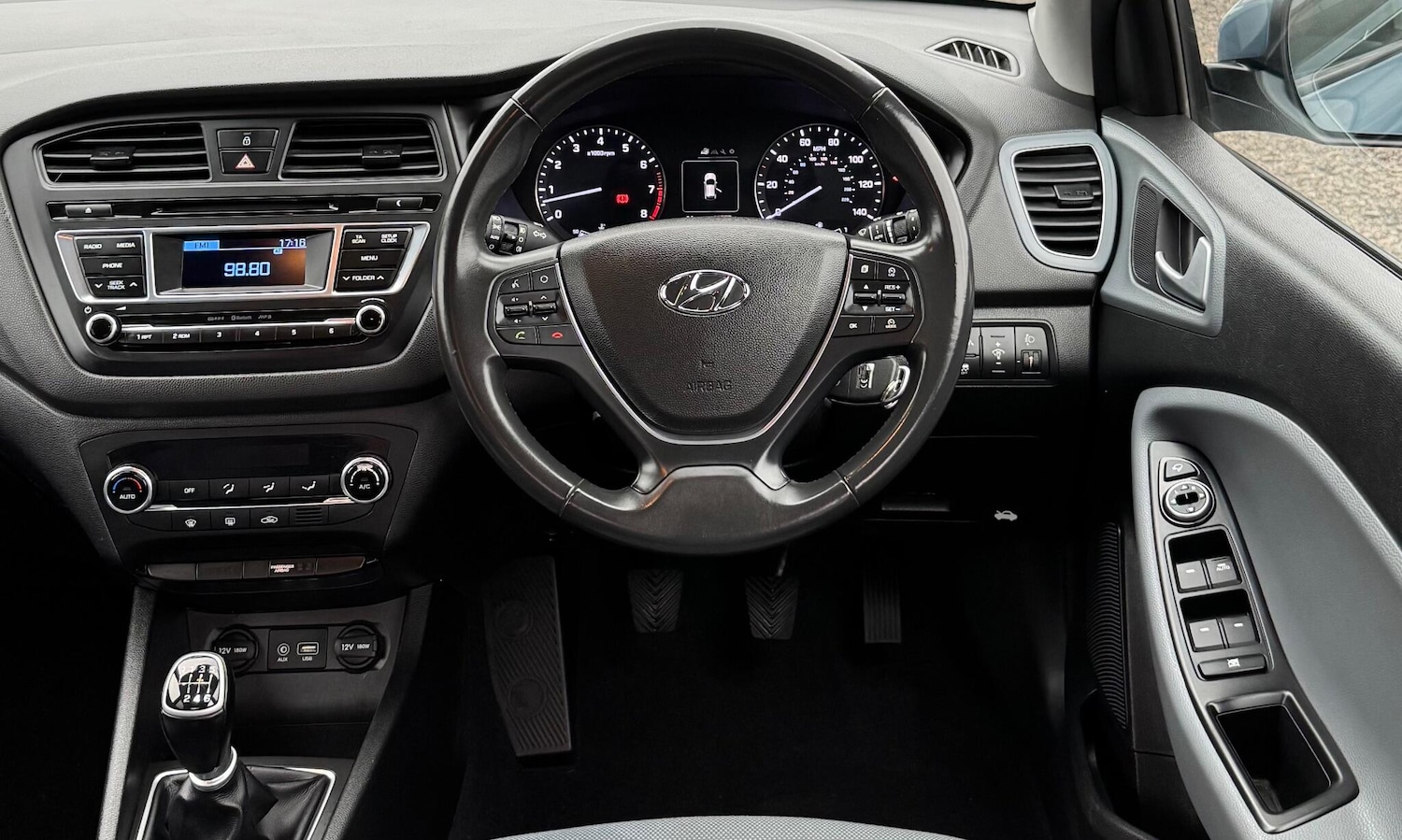 Used Hyundai i20 2015 for sale - 76840742: Photo 41