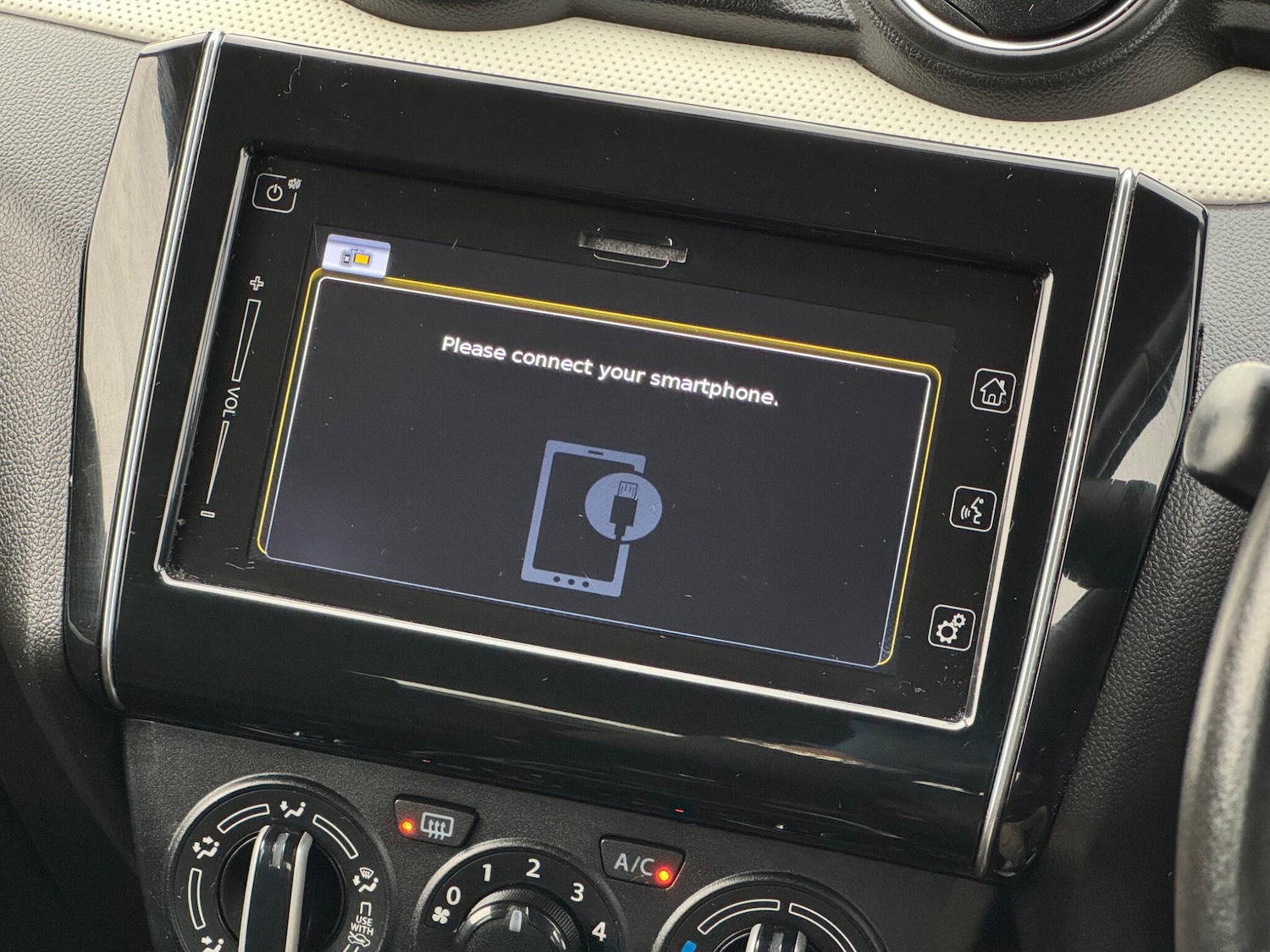 Used Suzuki Swift 2018 for sale - 76840730: Photo 4