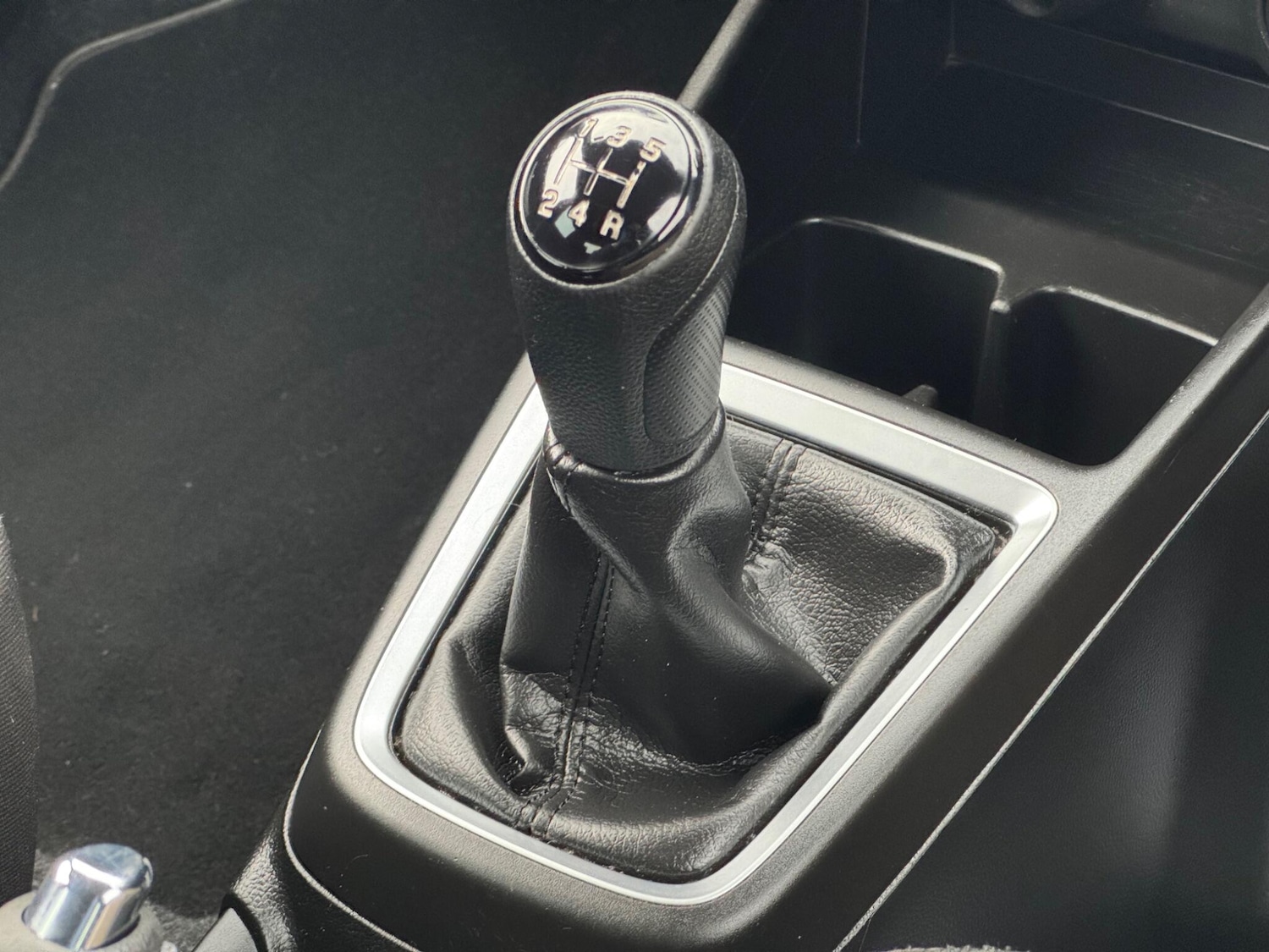 Used Suzuki Swift 2018 for sale - 76840730: Photo 46