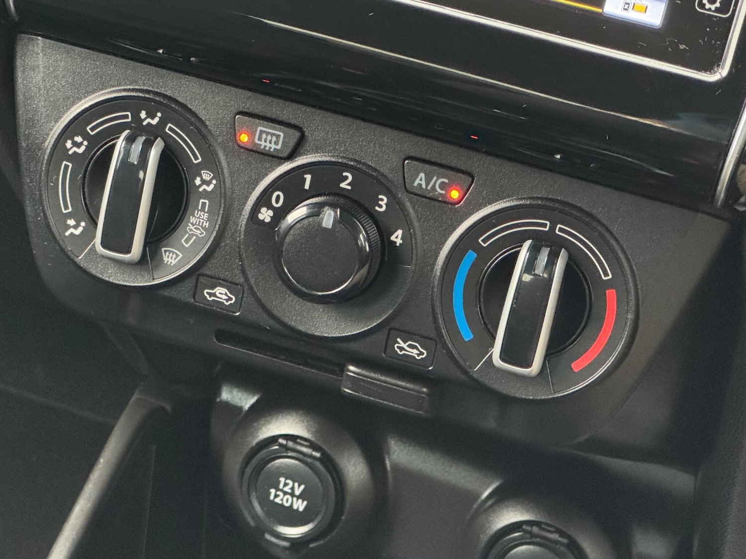 Used Suzuki Swift 2018 for sale - 76840730: Photo 48