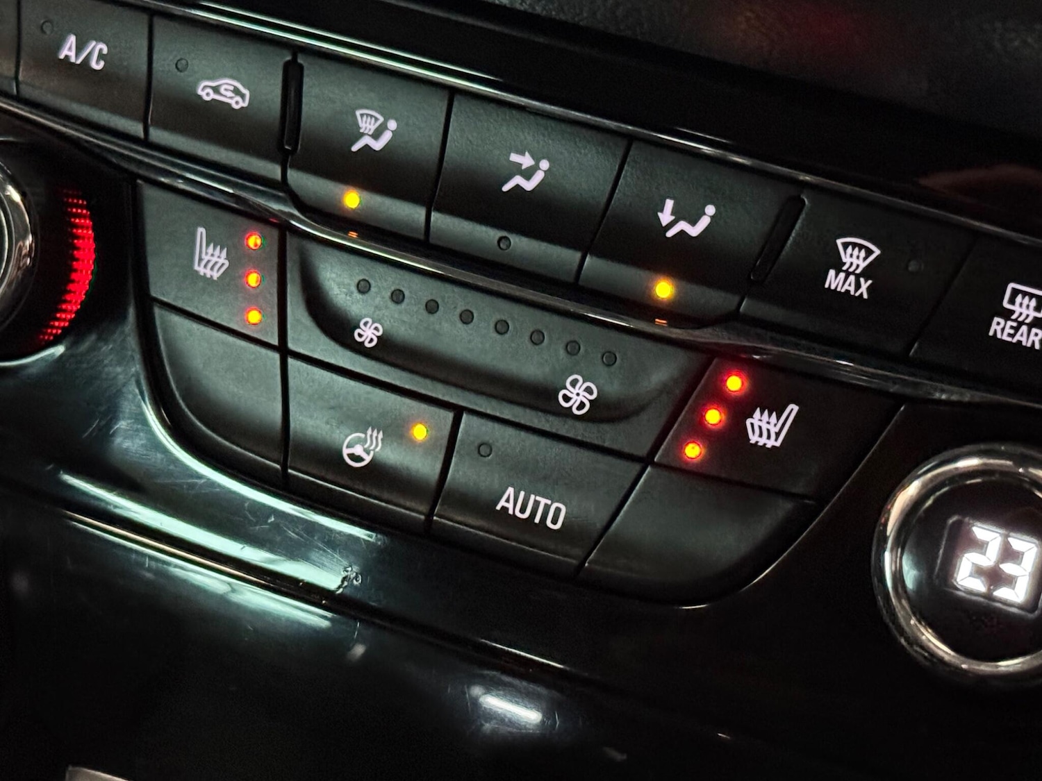 Used Vauxhall Astra 2017 for sale - 78062762: Photo 2