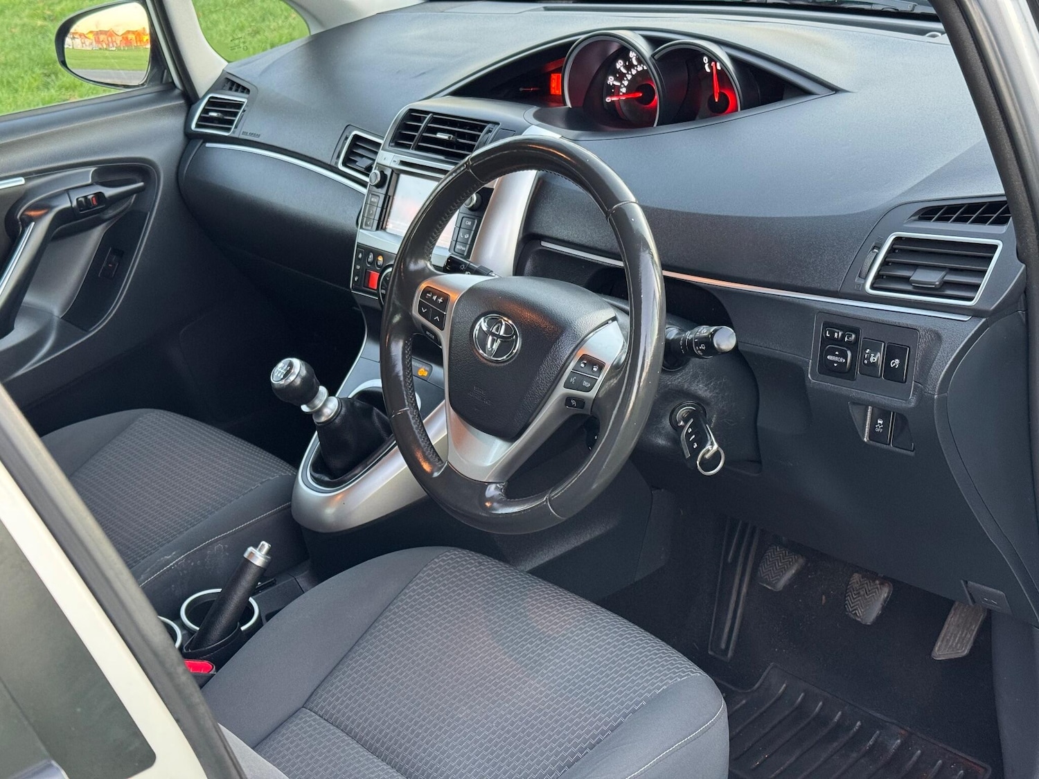 Used Toyota Verso 2015 for sale - 76839351: Photo 3