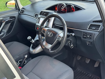 Used Toyota Verso 2015 for sale - 76839351: Photo