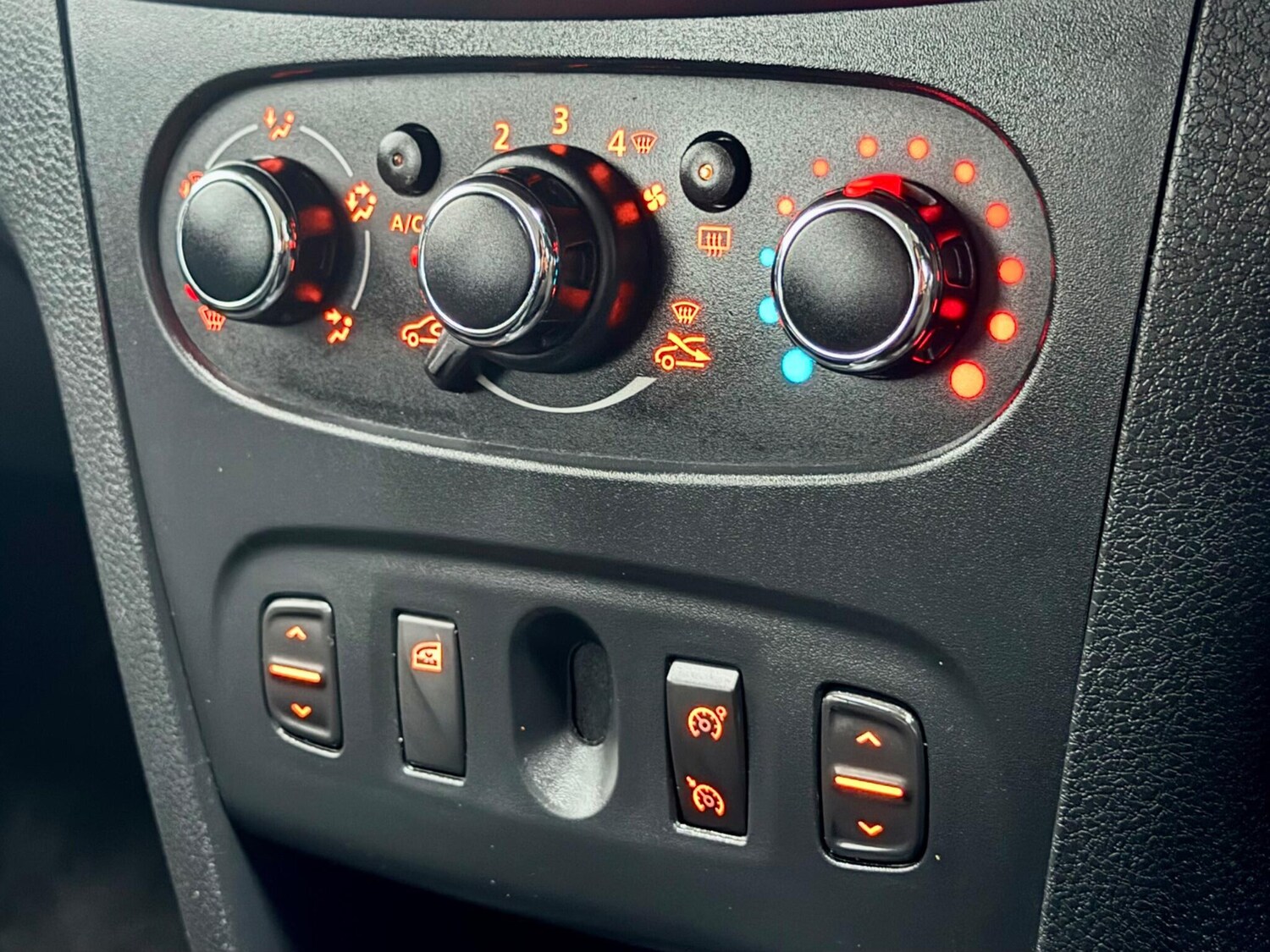 Used Dacia Sandero Stepway for sale - 77484152: Photo 34