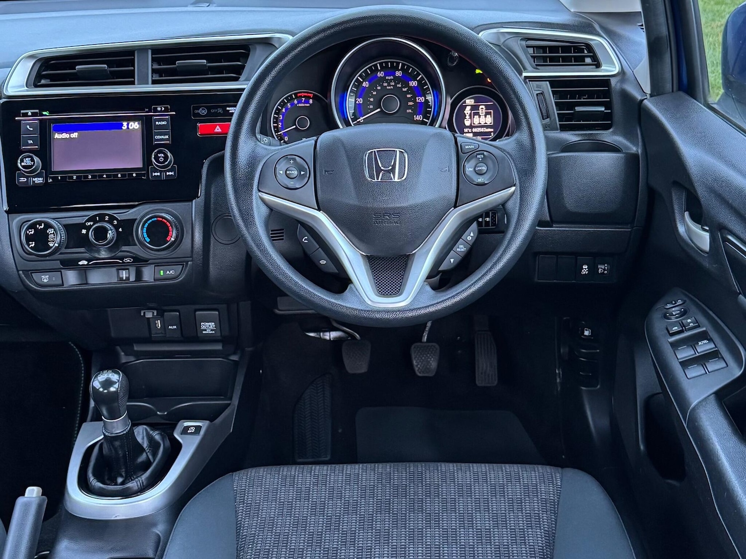 Used Honda Jazz 2015 for sale - 76898417: Photo 25