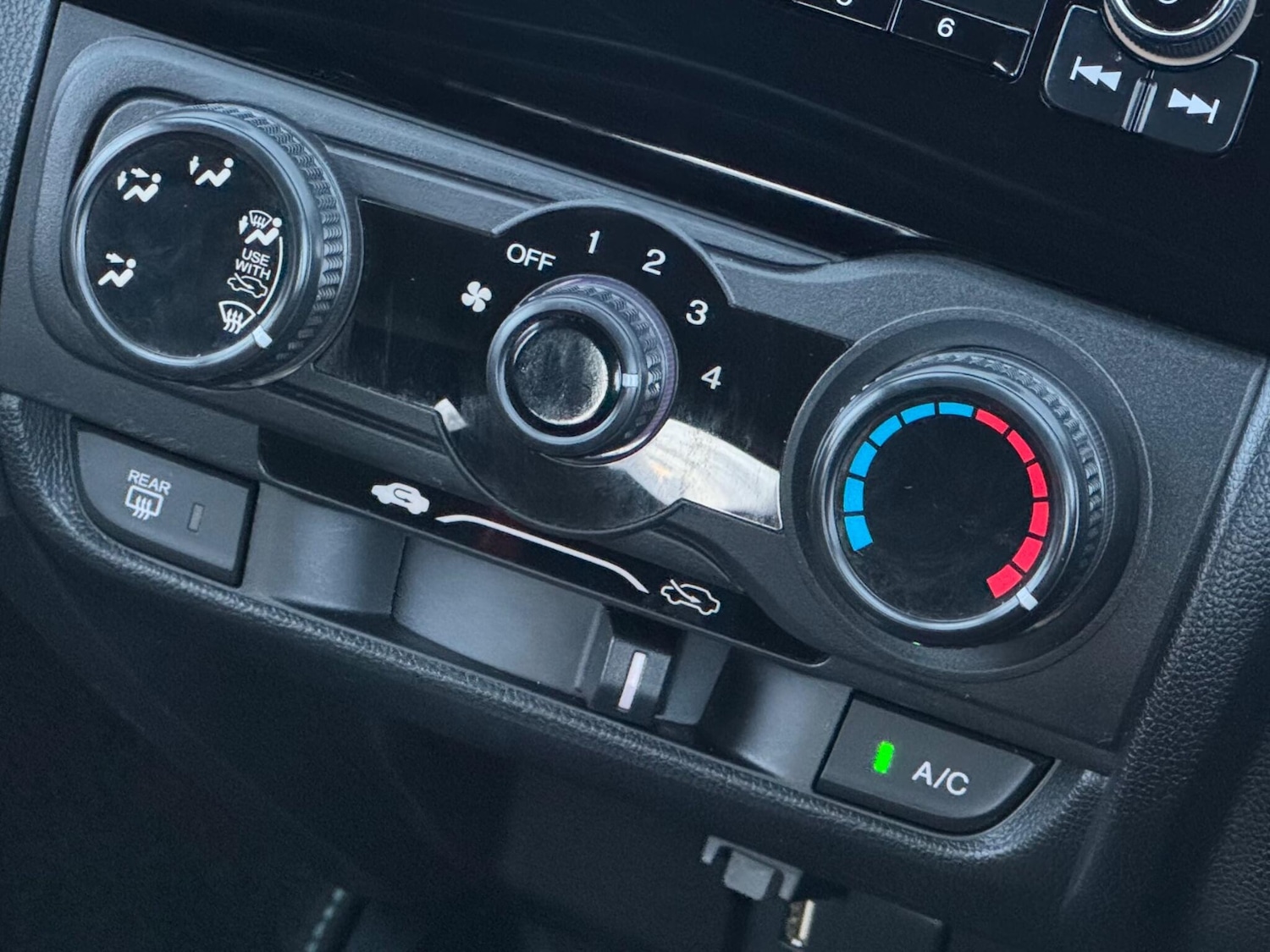 Used Honda Jazz 2015 for sale - 76898417: Photo 31