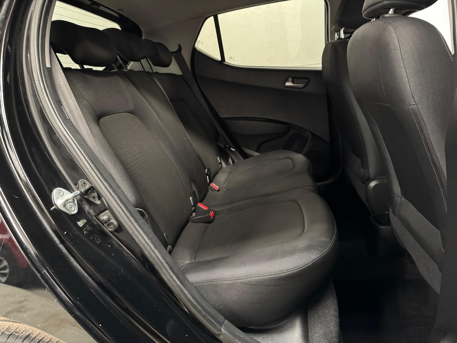 Used Hyundai i10 2018 for sale - 76840740: Photo 29