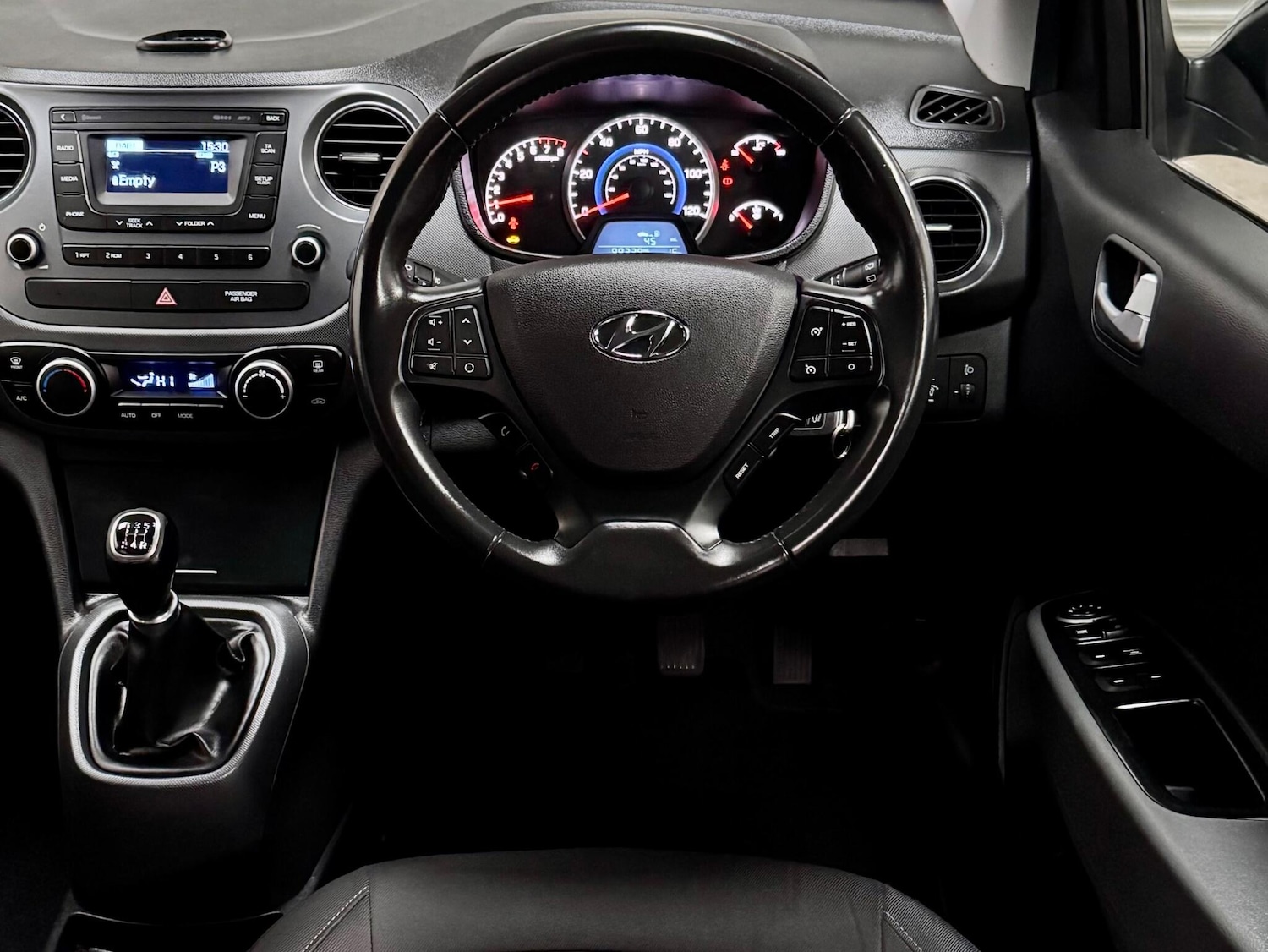 Used Hyundai i10 2018 for sale - 76840740: Photo 33