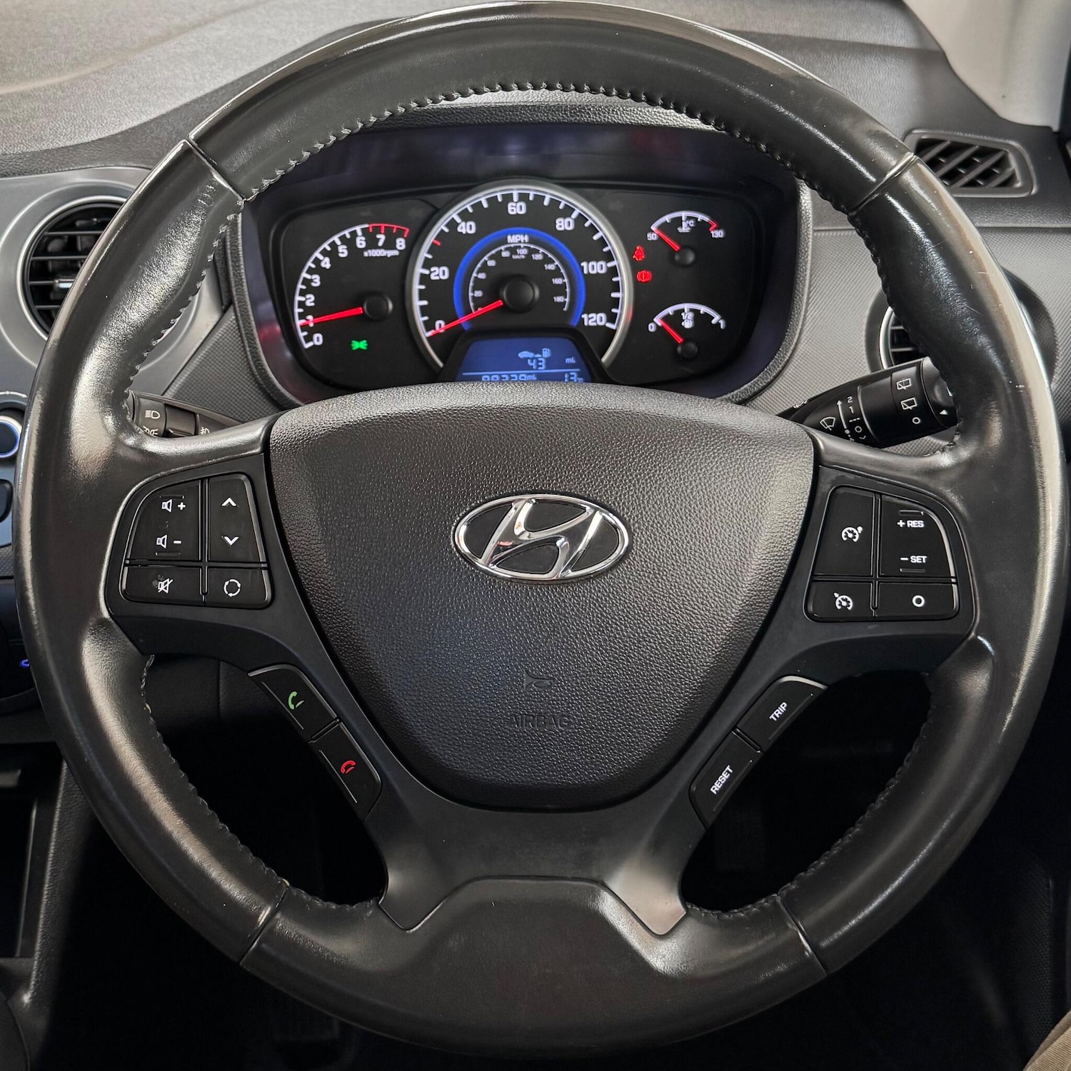 Used Hyundai i10 2018 for sale - 76840740: Photo 35