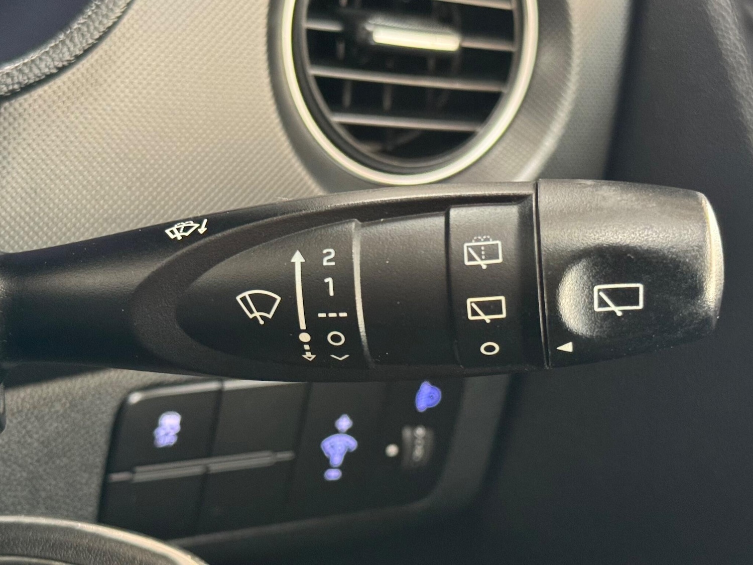 Used Hyundai i10 2018 for sale - 76840740: Photo 40