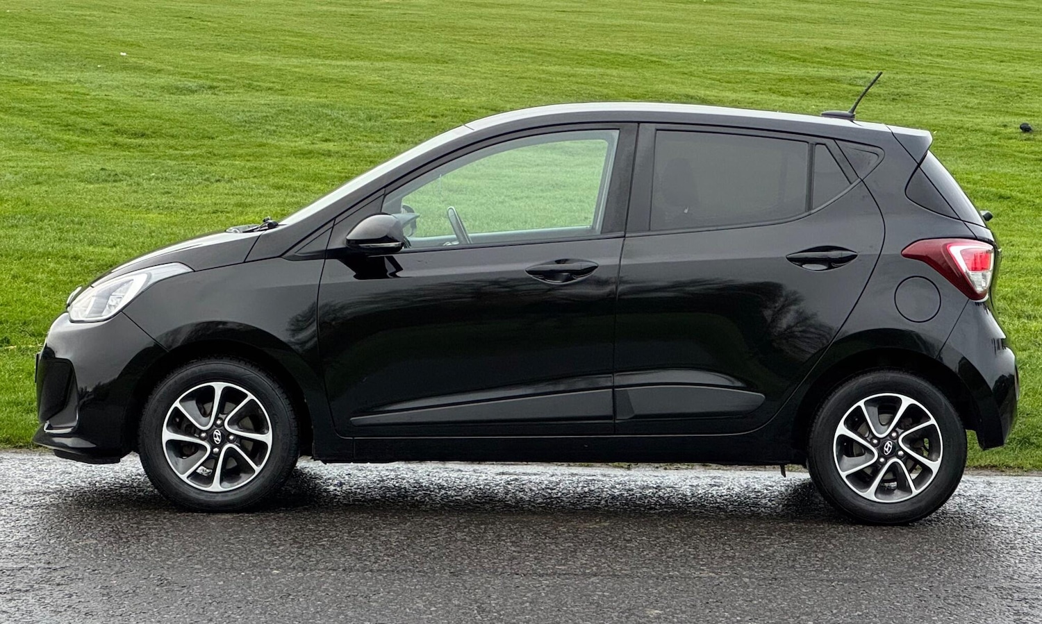 Used Hyundai i10 2018 for sale - 76840740: Photo 8