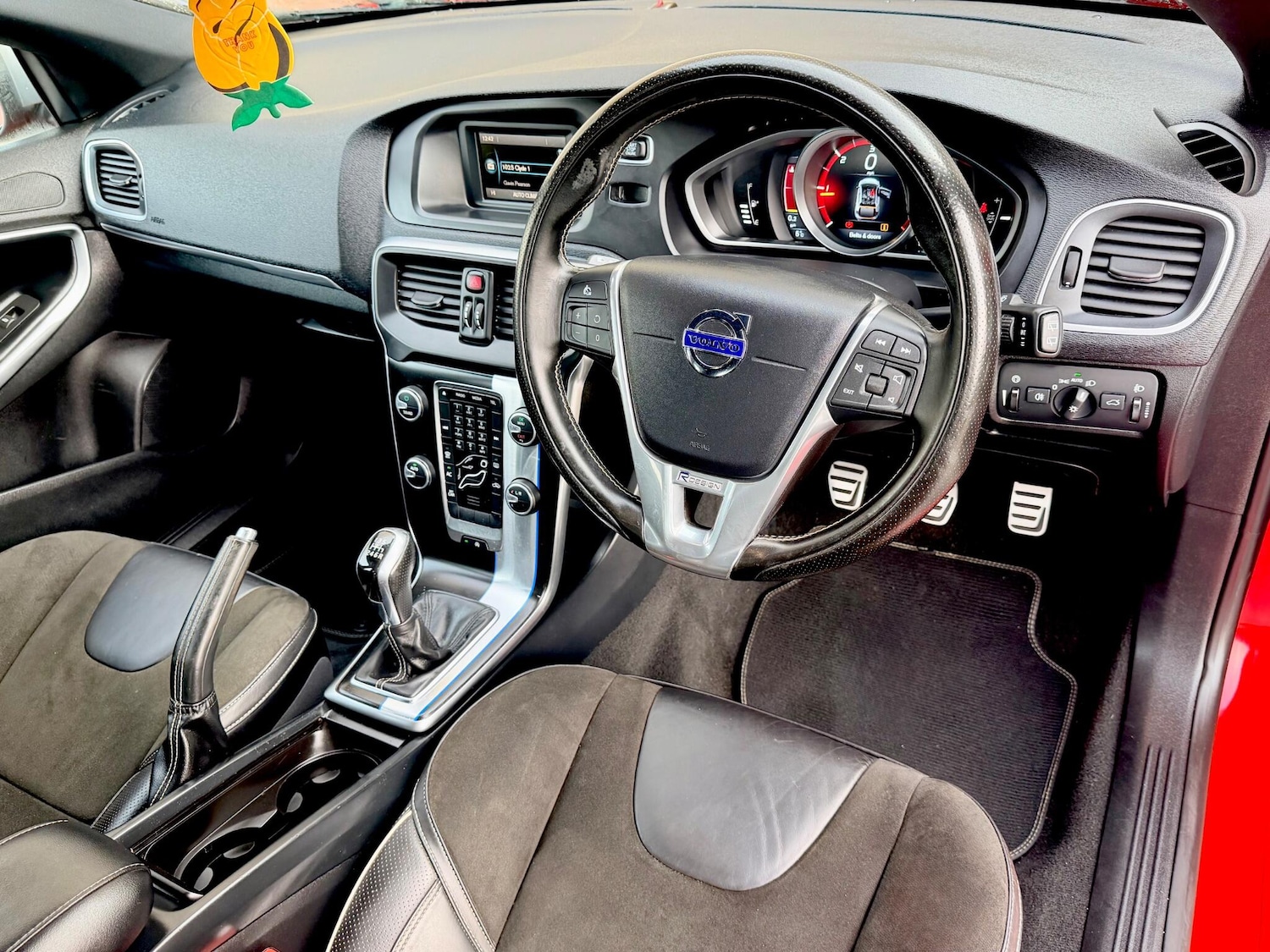 Used Volvo V40 2015 for sale - 77559692: Photo 16