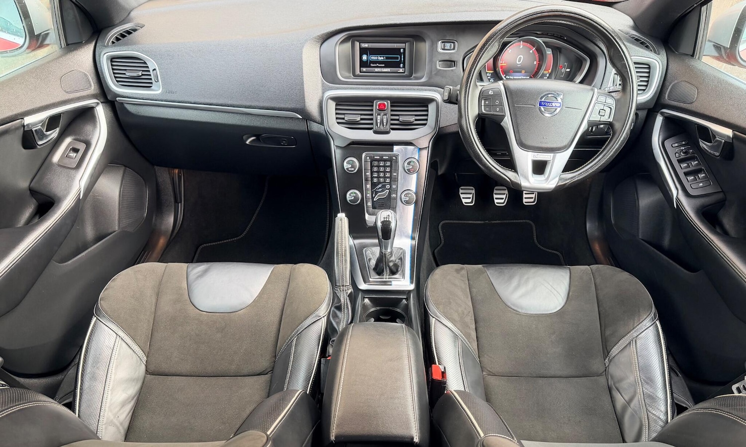 Used Volvo V40 2015 for sale - 77559692: Photo 25