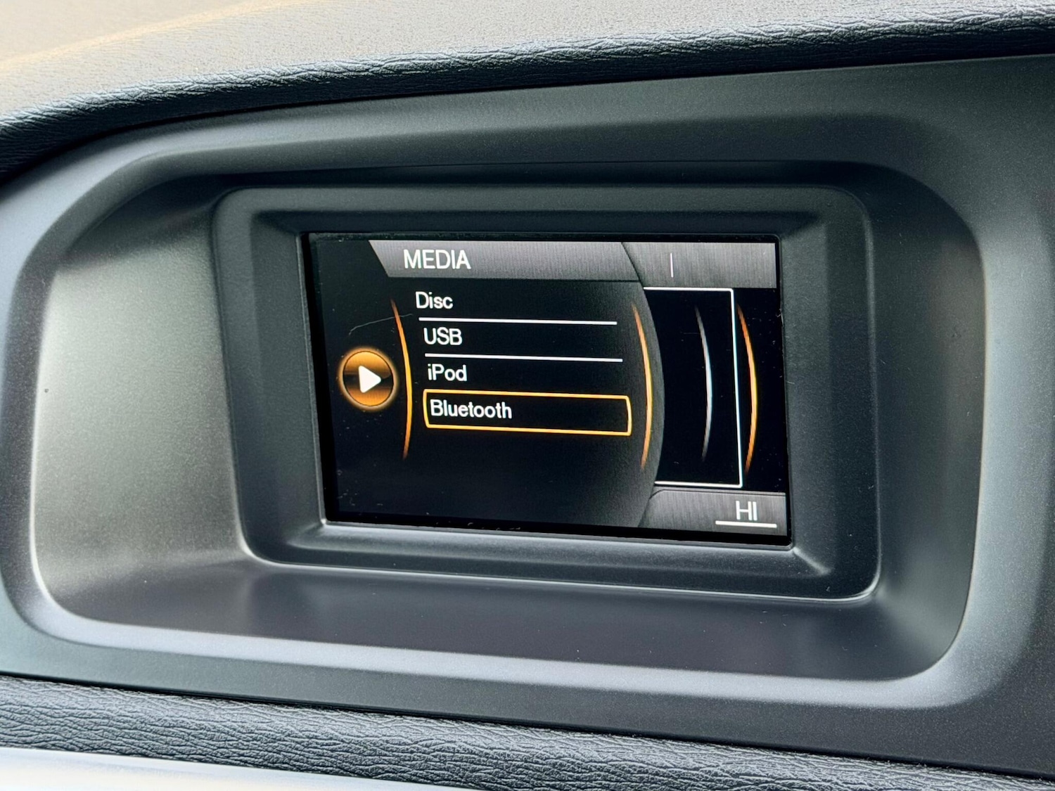 Used Volvo V40 2015 for sale - 77559692: Photo 3